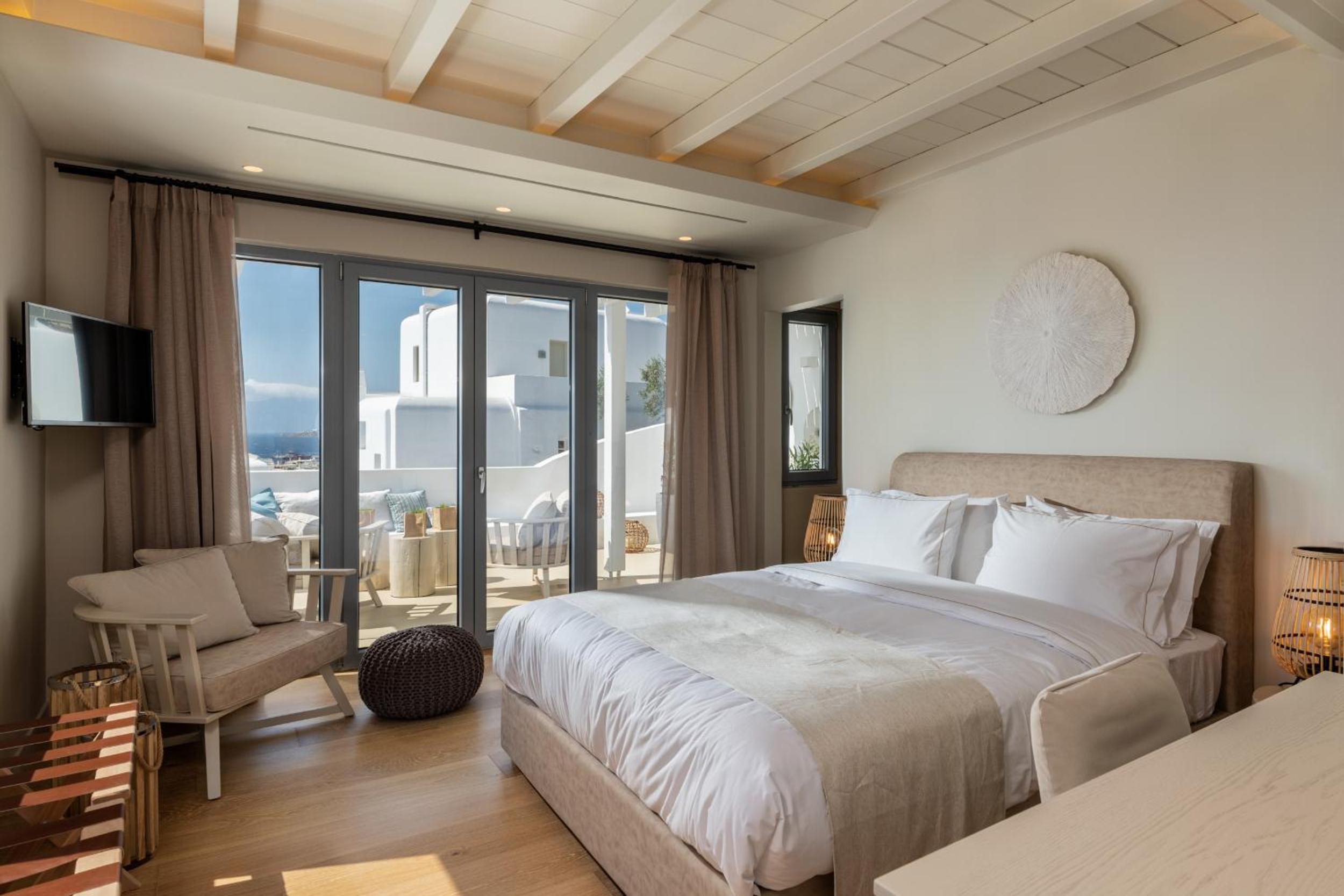 Deluxe Suite with Sea View photo 2