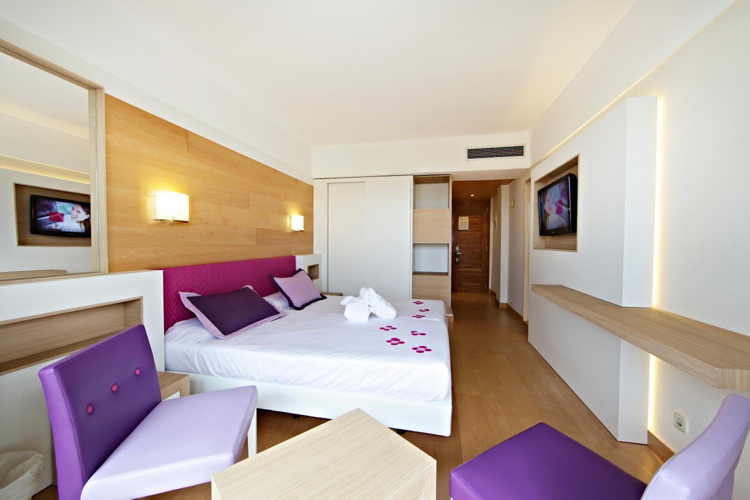 Double or Twin Room photo 3