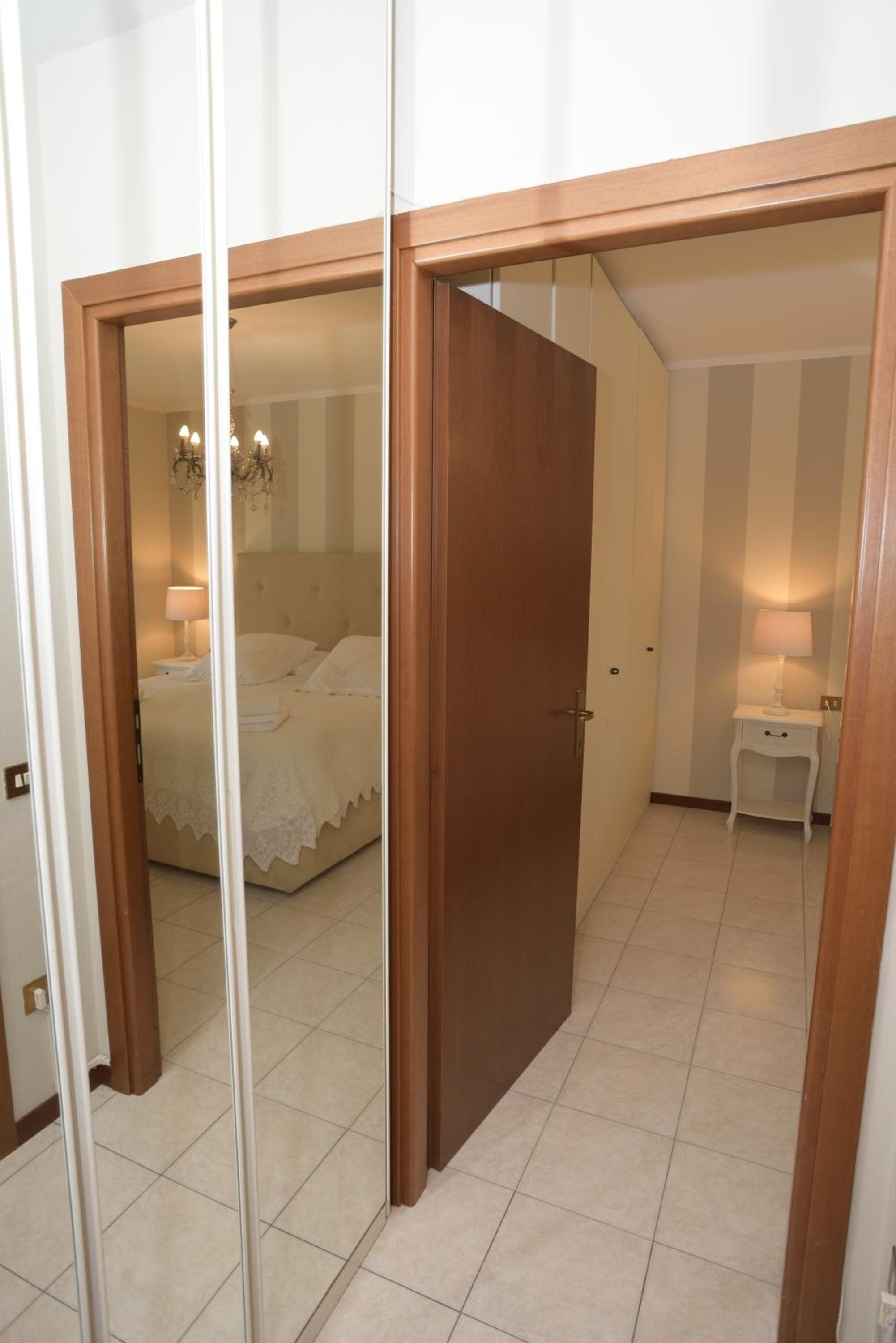 Apartment with Terrace - Photo 49