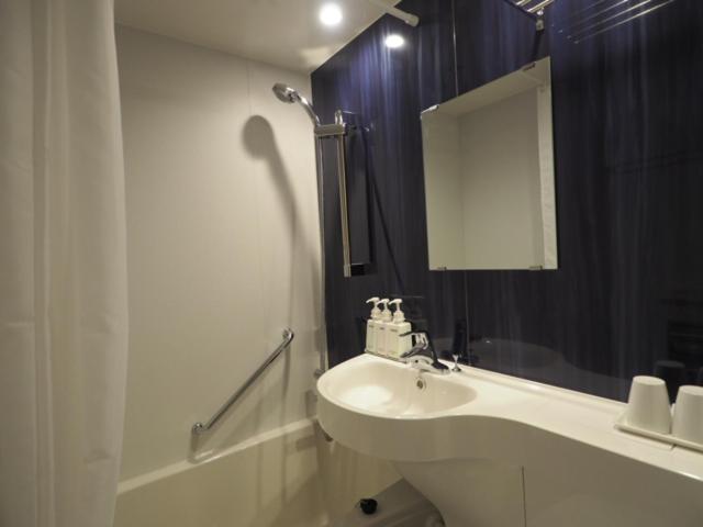 Compact Twin Room - Non-Smoking photo 2