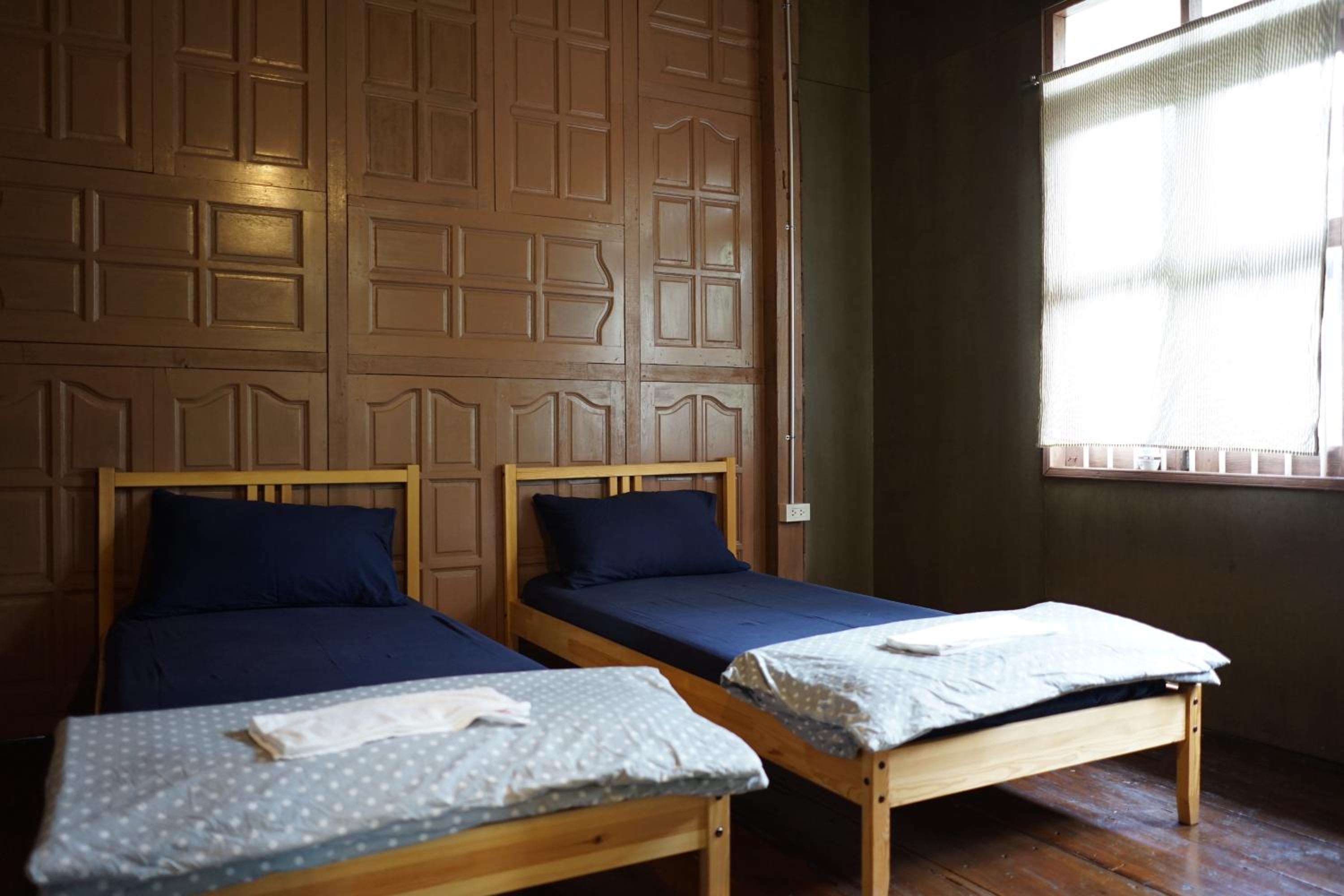 Budget Twin Room - Photo 7
