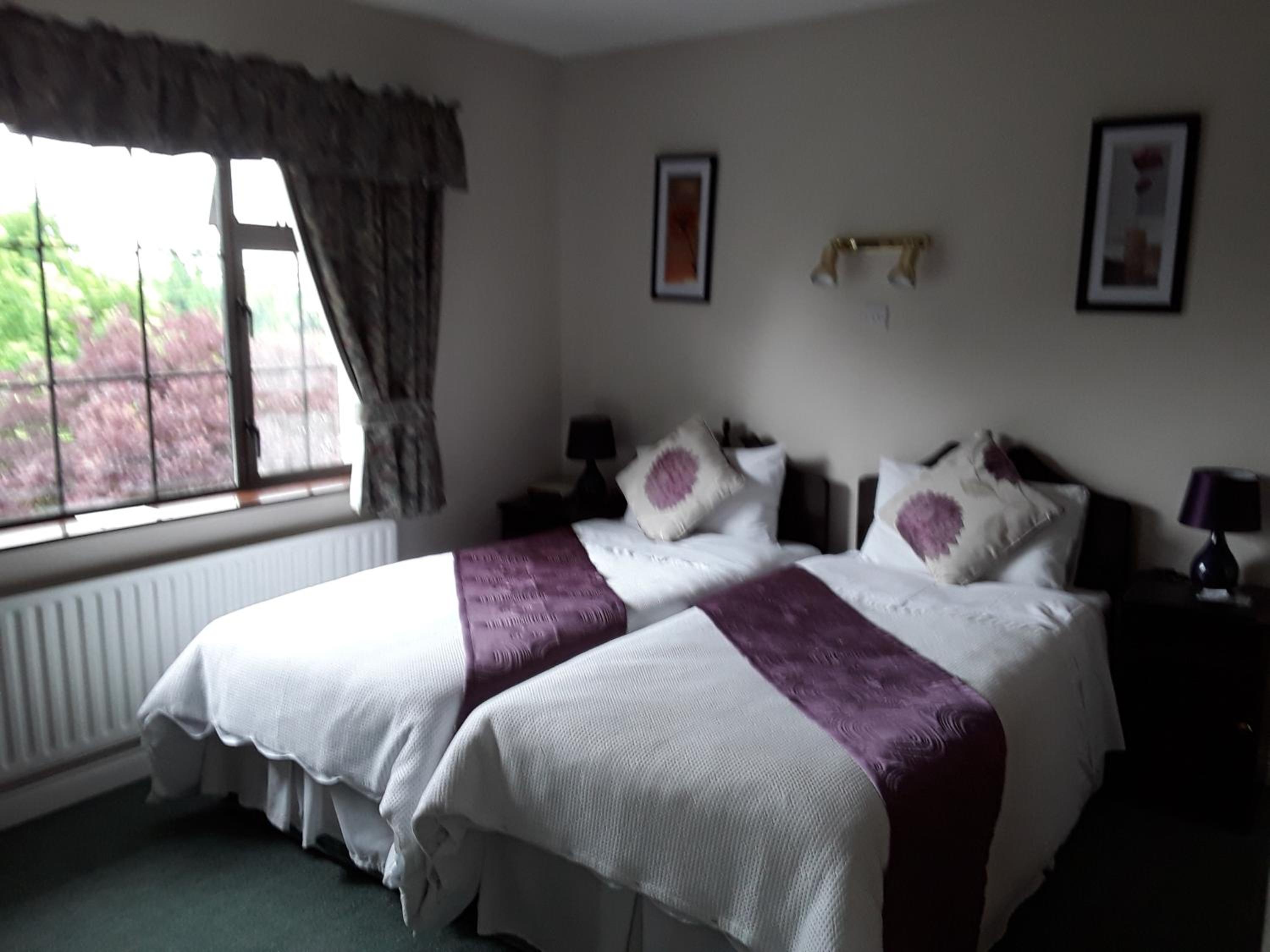 Twin Room - Photo 3