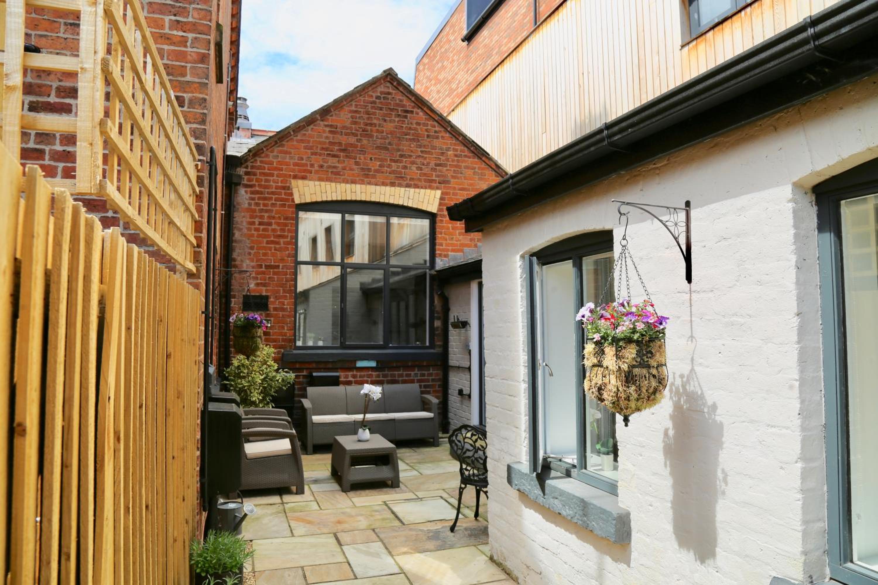 Apartment with Terrace - Photo 10