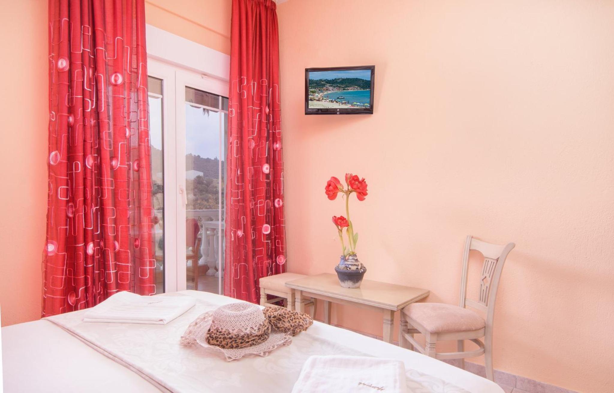 Double Room with Partial Sea View photo 3