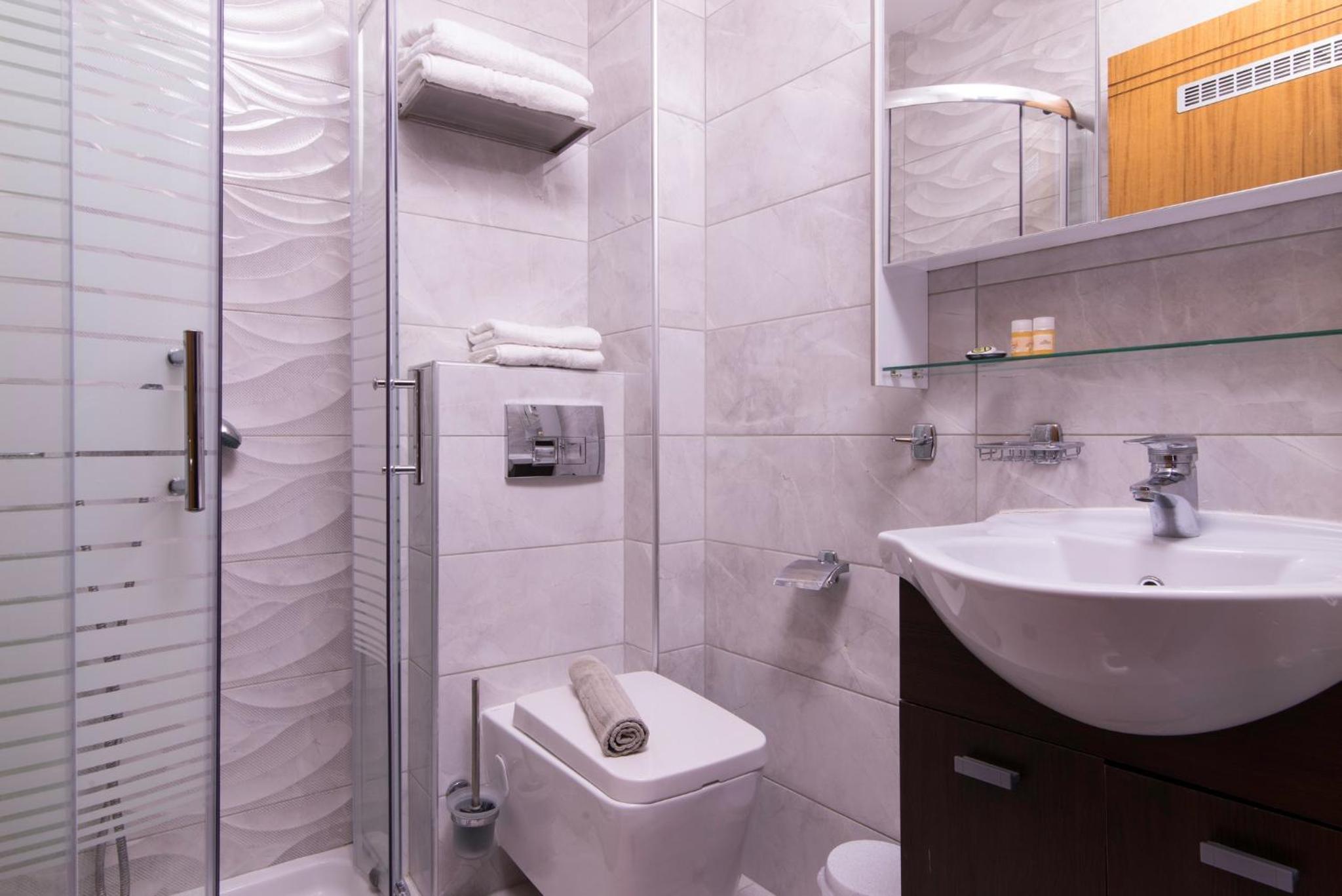 Deluxe Triple Room with Lateral Sea View photo 3