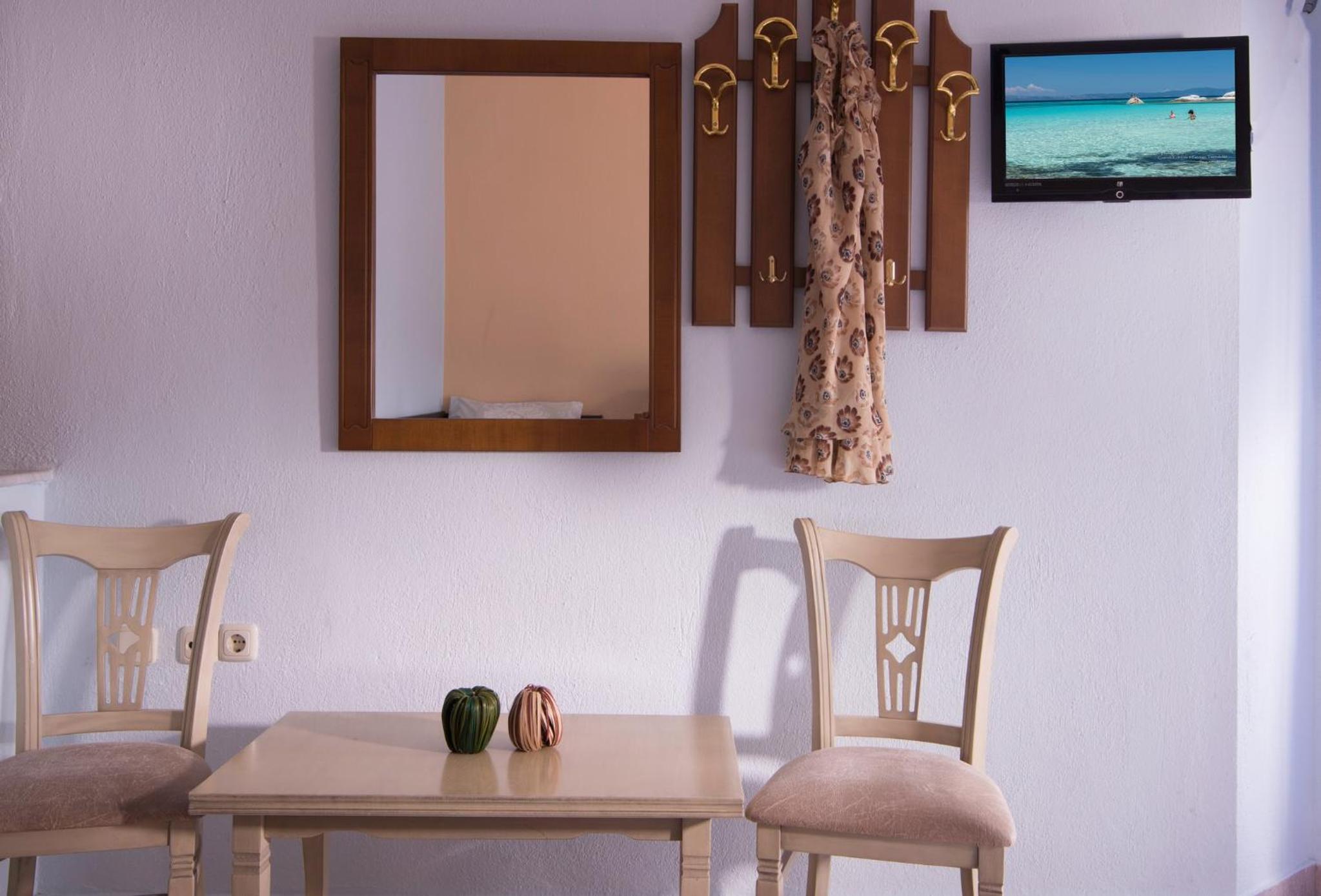 Deluxe Triple Room with Lateral Sea View photo 2