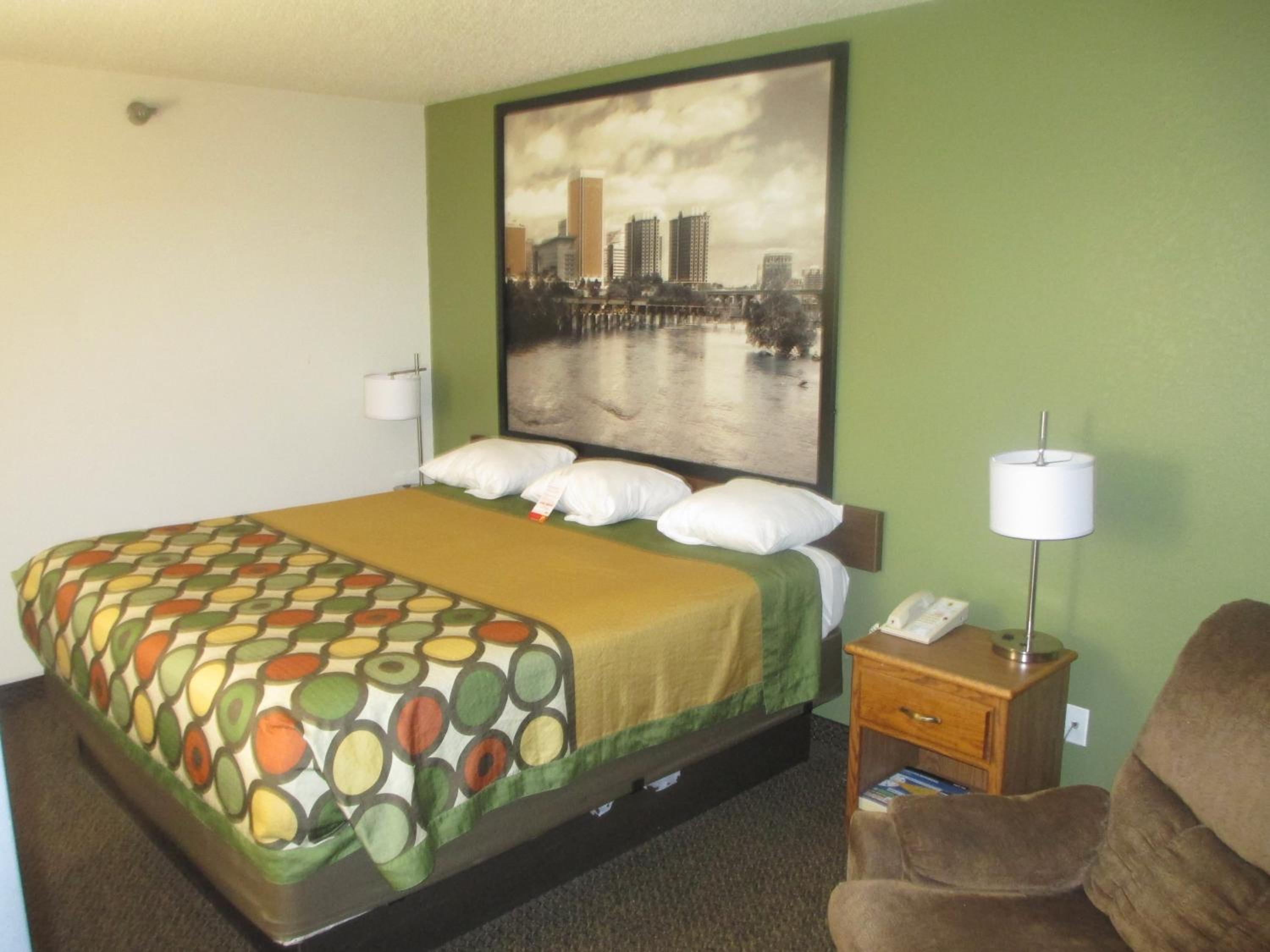 King Room - Non-Smoking - Photo 2
