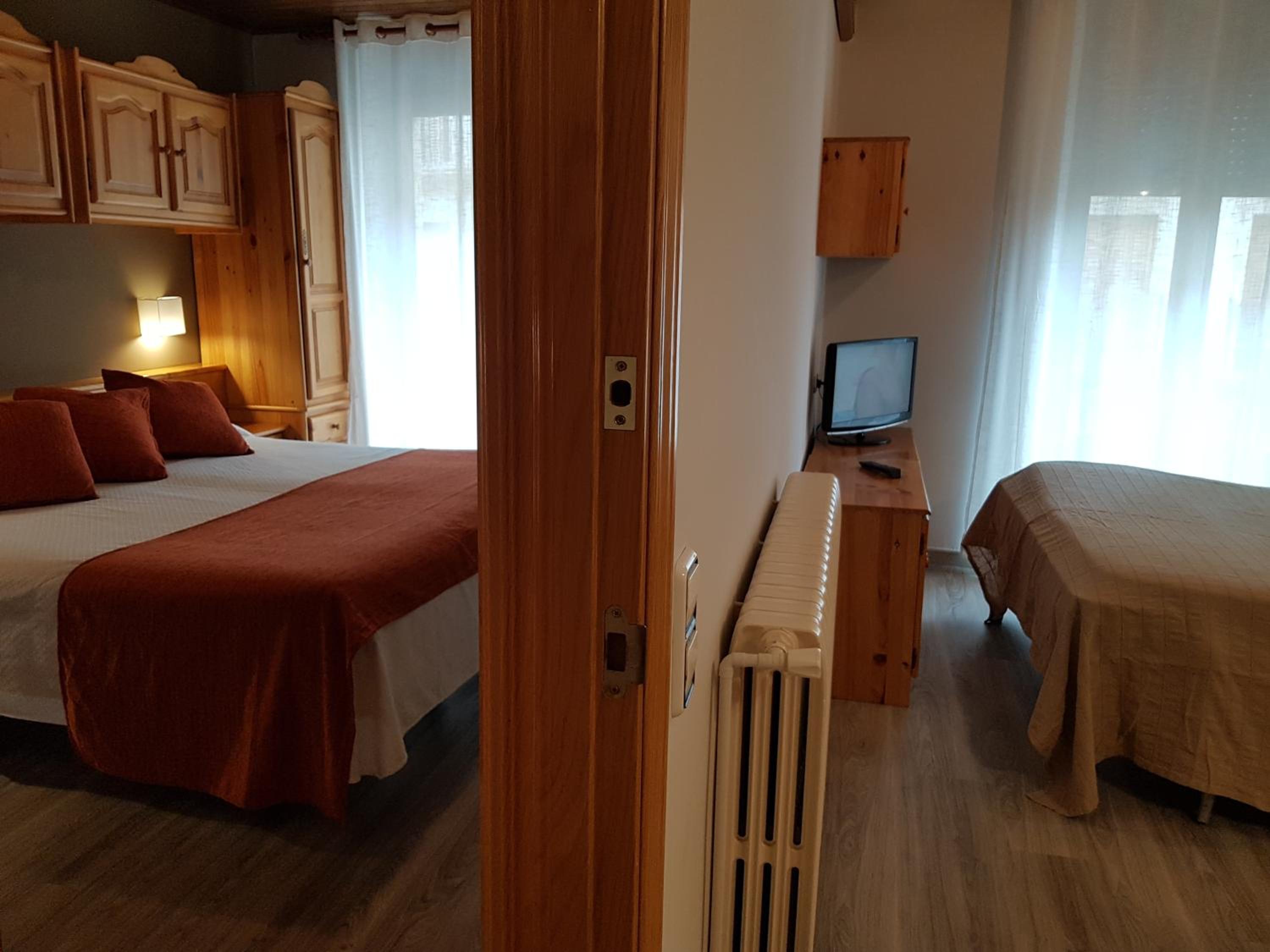Triple Room (2 Adults + 1 Child) photo 3