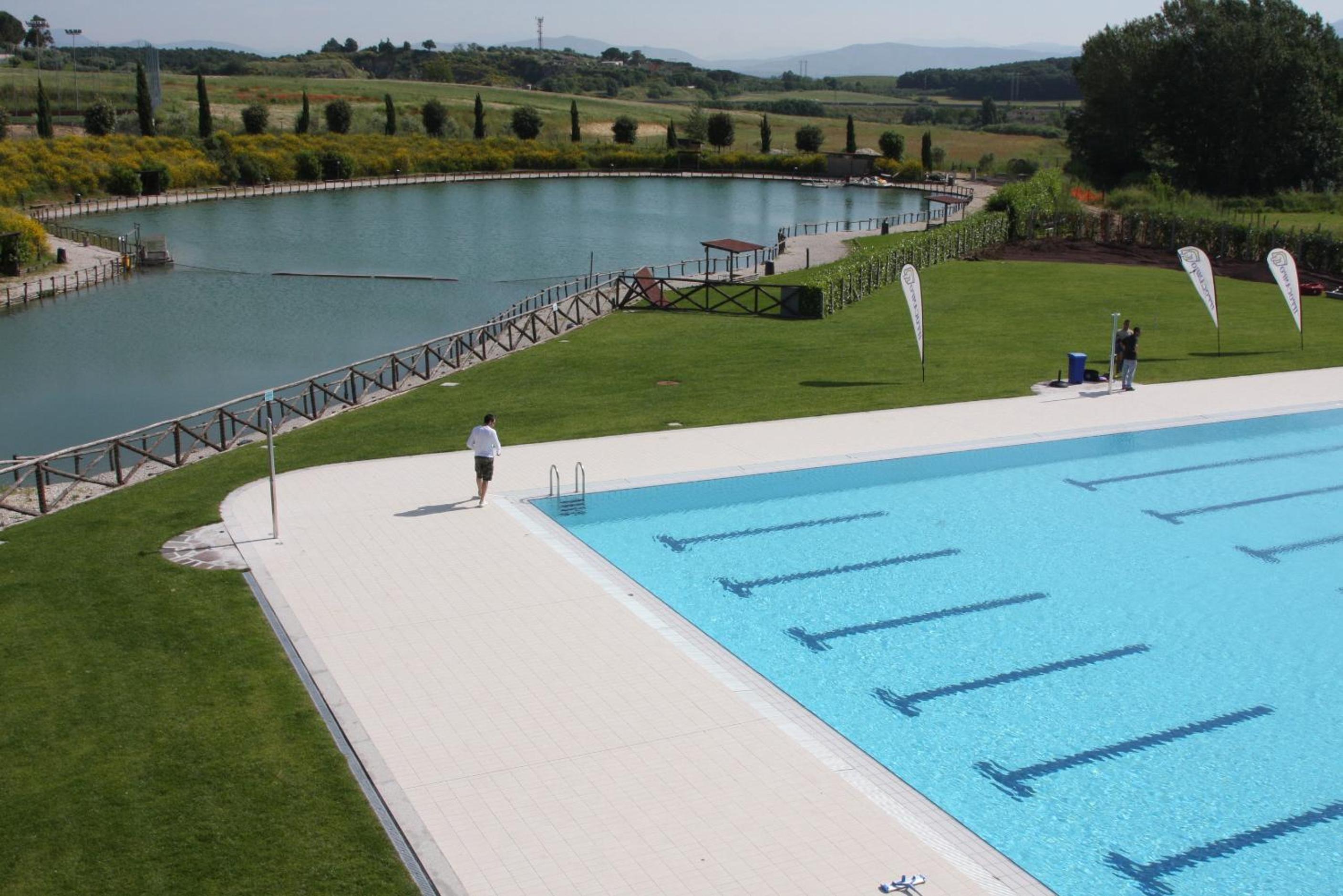 Standard Triple Room with Outdoor Pool Access photo 2