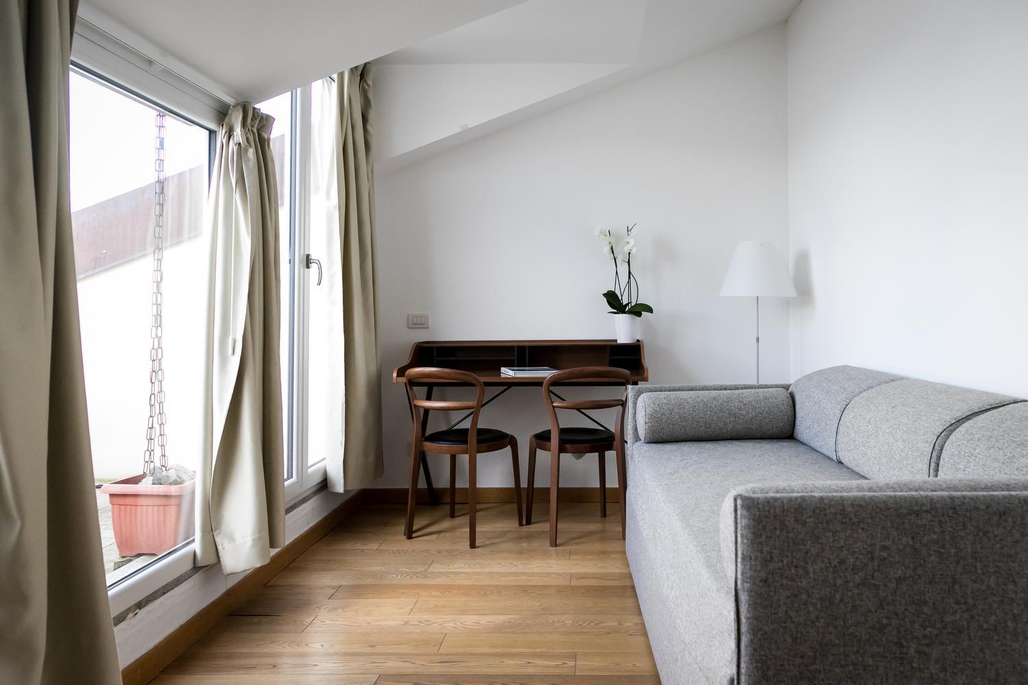 Junior Suite with Balcony - Photo 7
