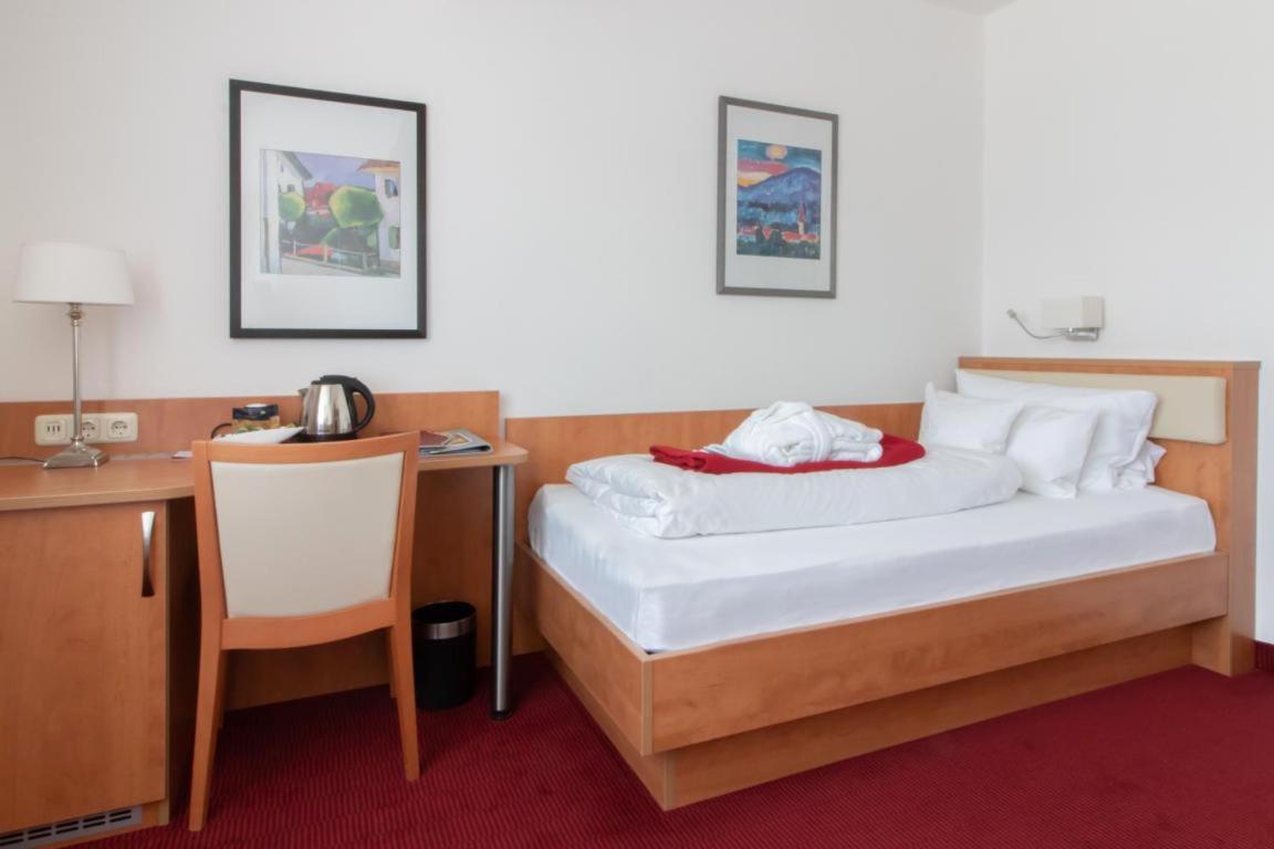 Standard Single Room thumbnail 5