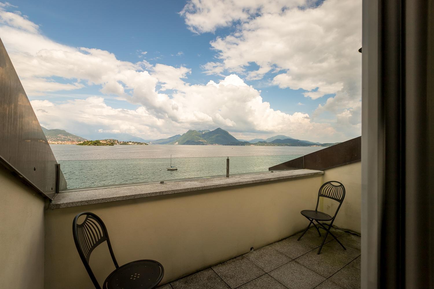 Junior Suite with Balcony - Photo 12