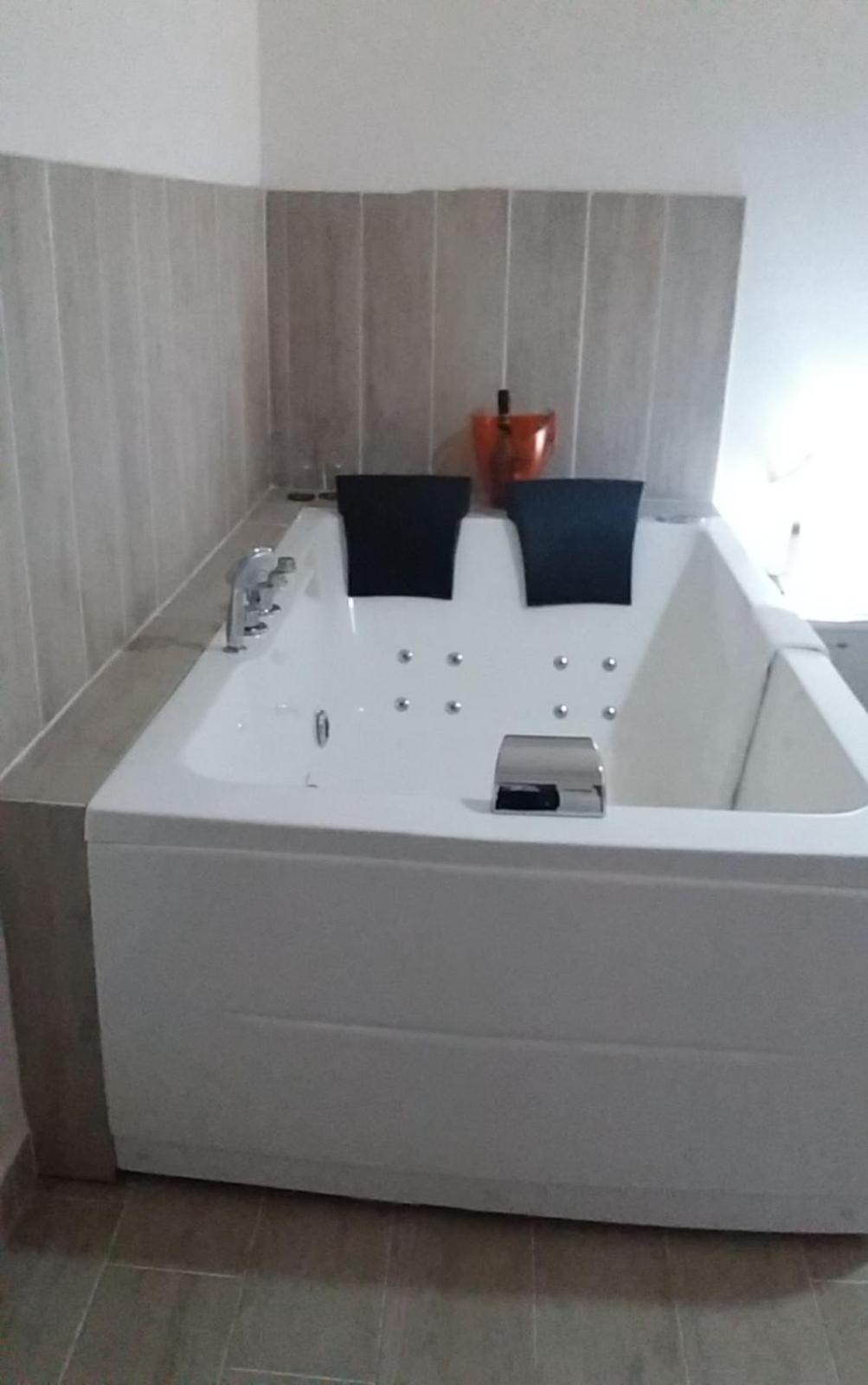 King Room with Spa Bath photo 2