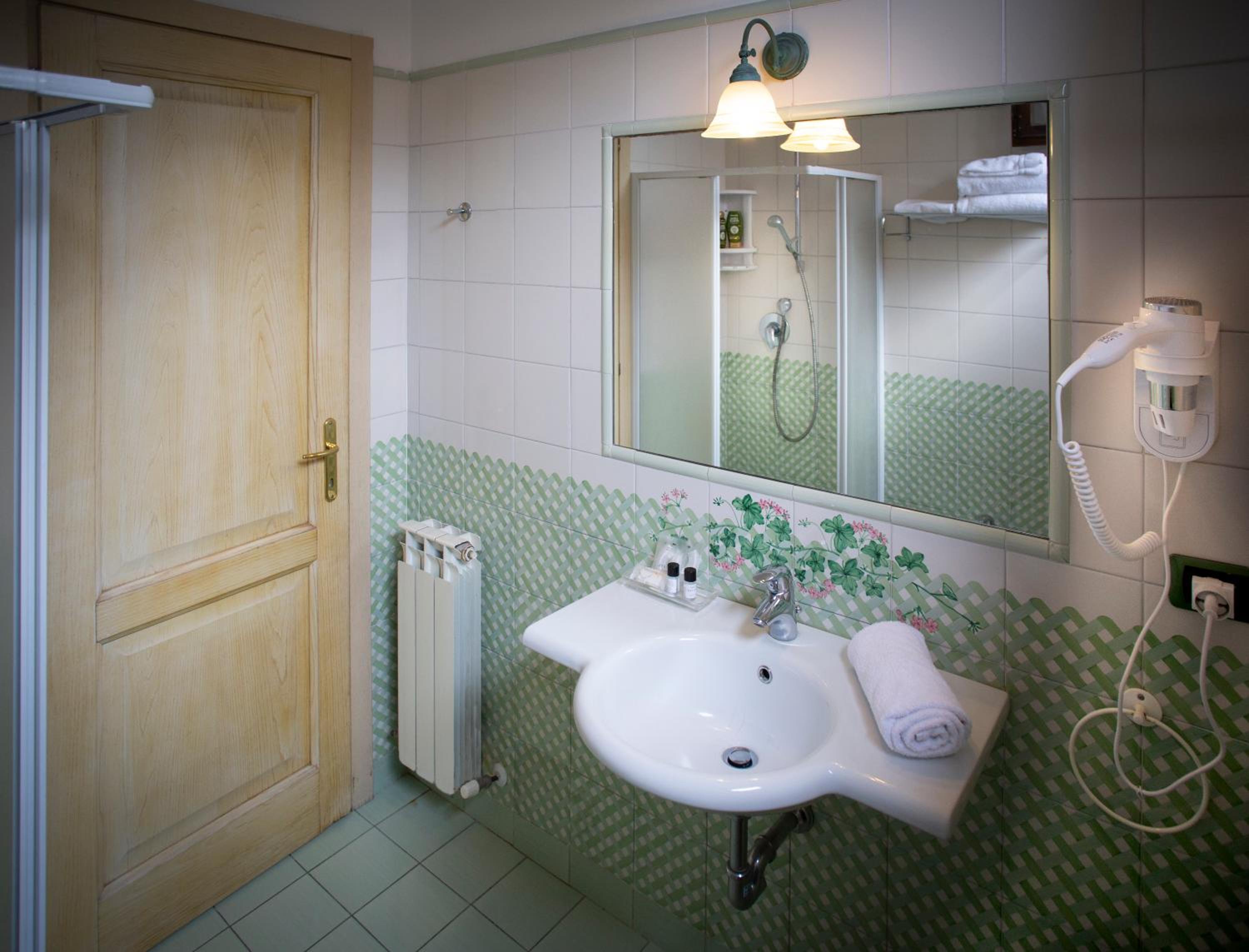 Triple Room with Street View - Photo 5