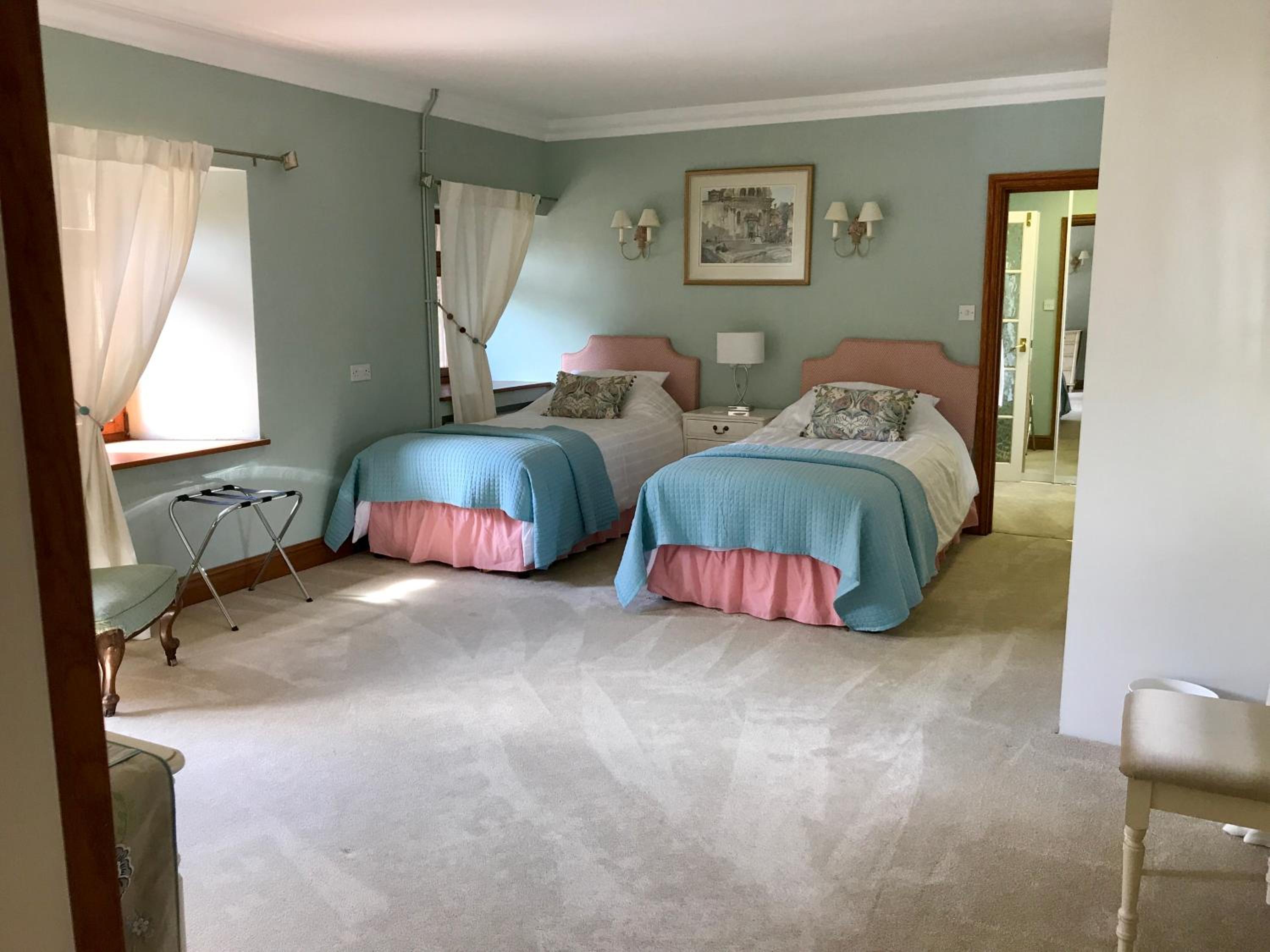 Twin Room with Bathroom - Photo 1