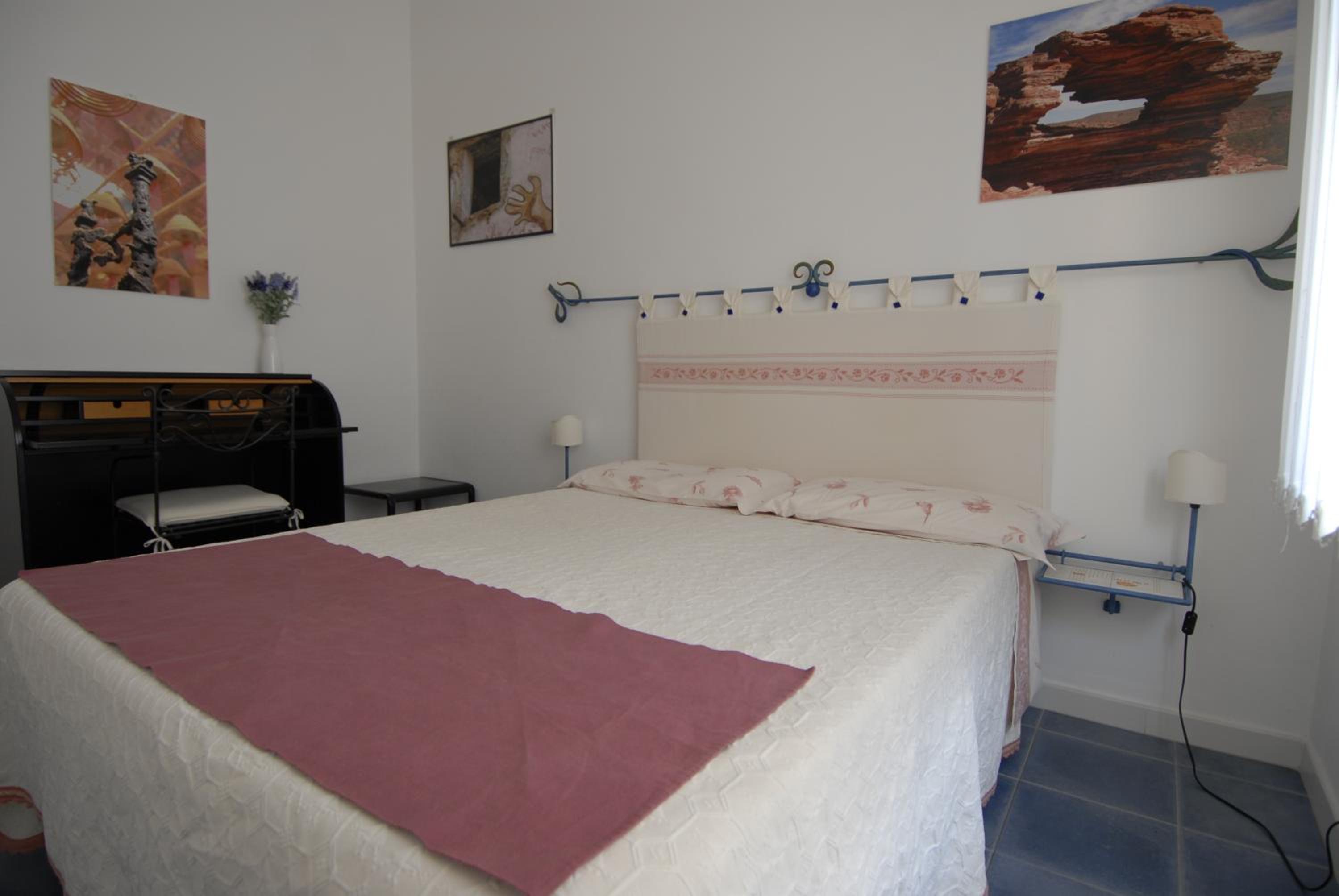 Double Room with Private Bathroom - Photo 1