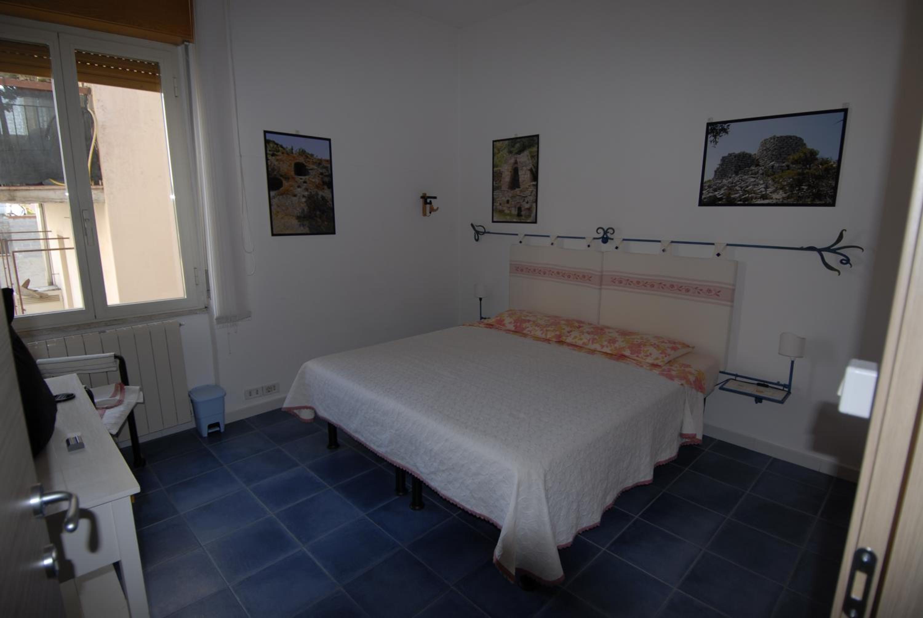Double or Twin Room with Private External Bathroom - Photo 16