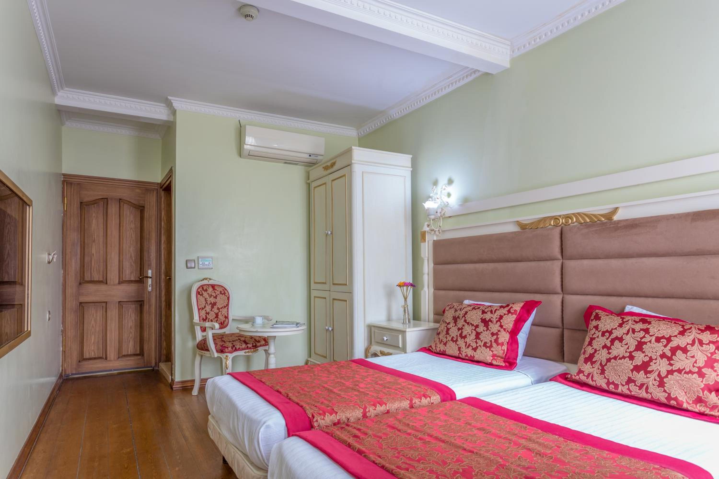 Standard Double Room photo 2