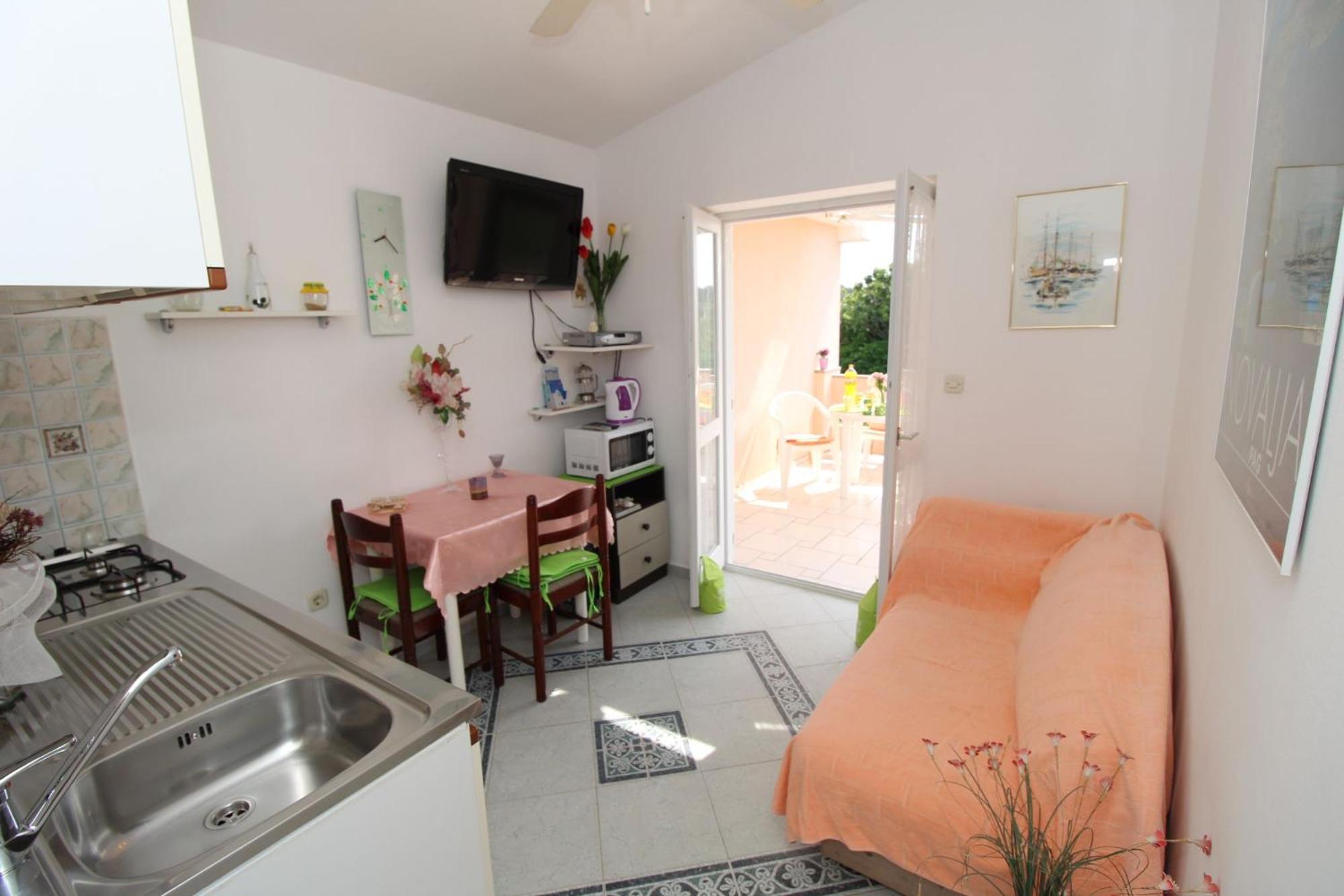 Apartment with Balcony - Photo 3