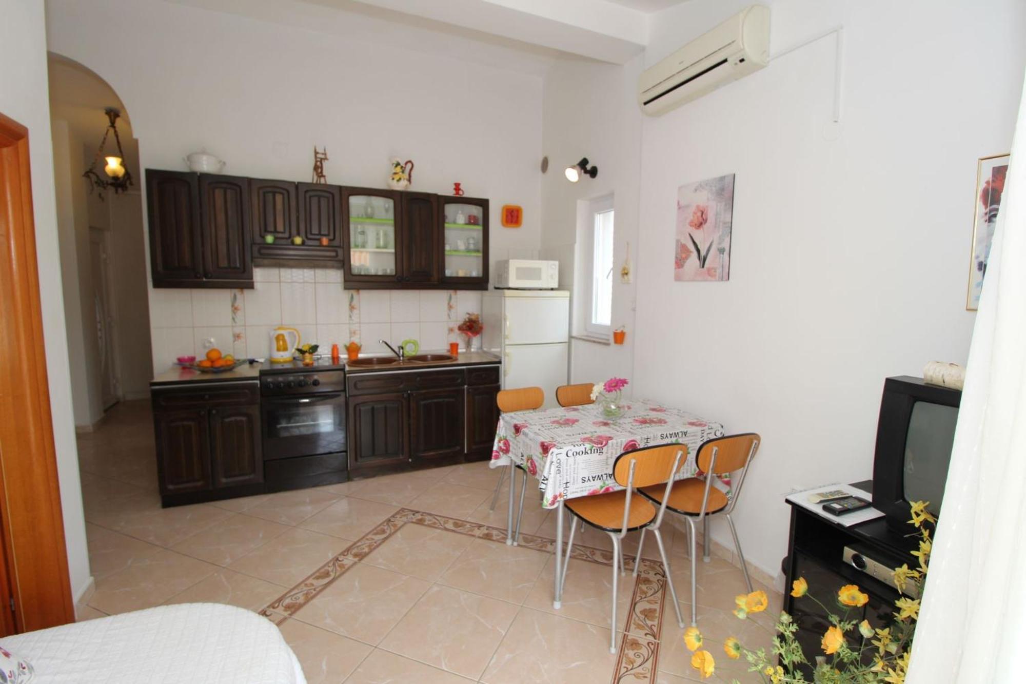 Apartment with Sea View - Photo 14