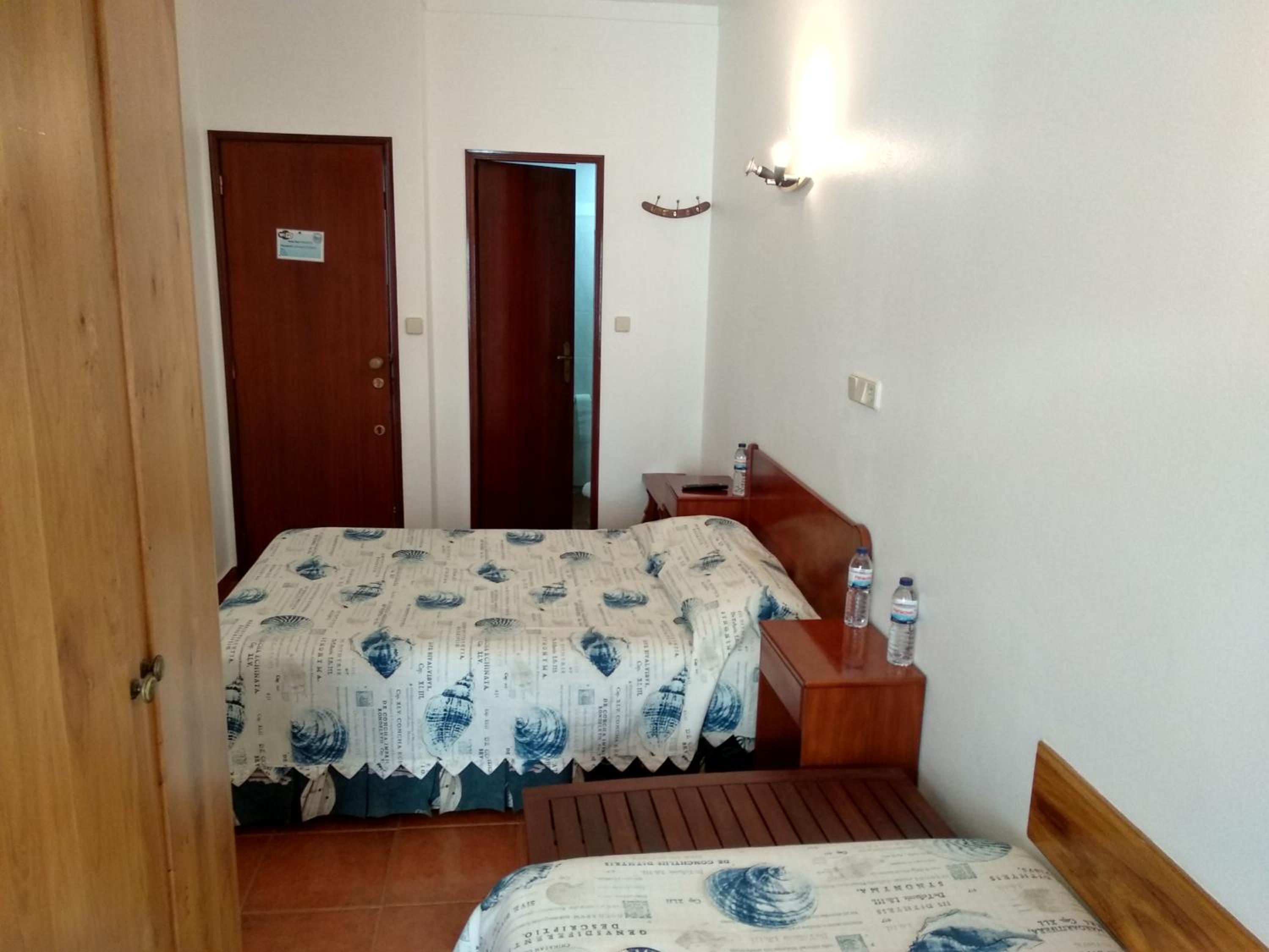 Triple Room with Private Bathroom - Photo 2