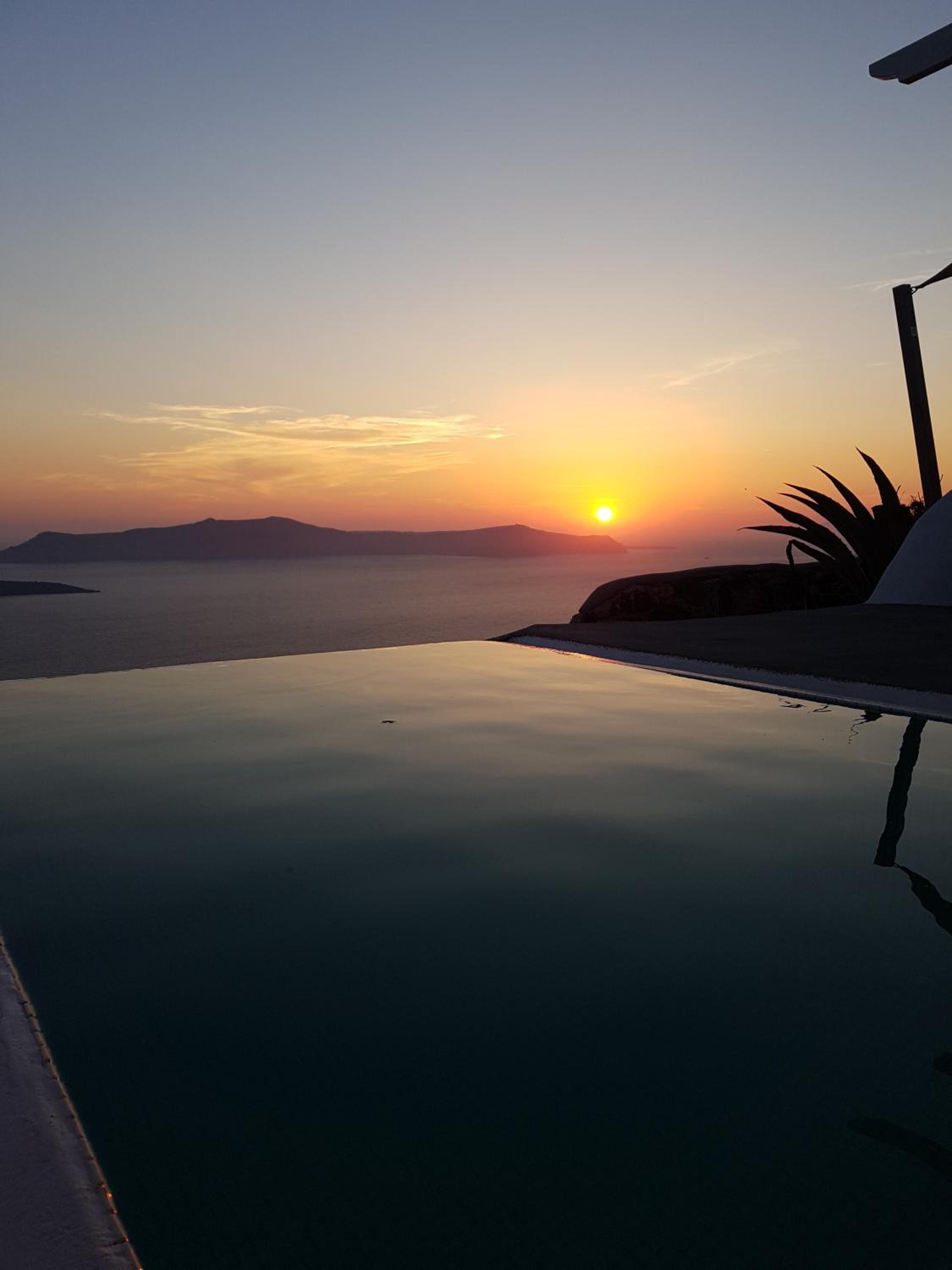 Pearl Suite with Private Pool and Caldera View photo 2
