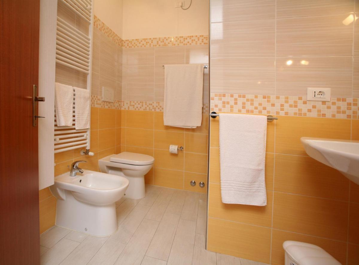 Double Room with Private External Bathroom photo 3