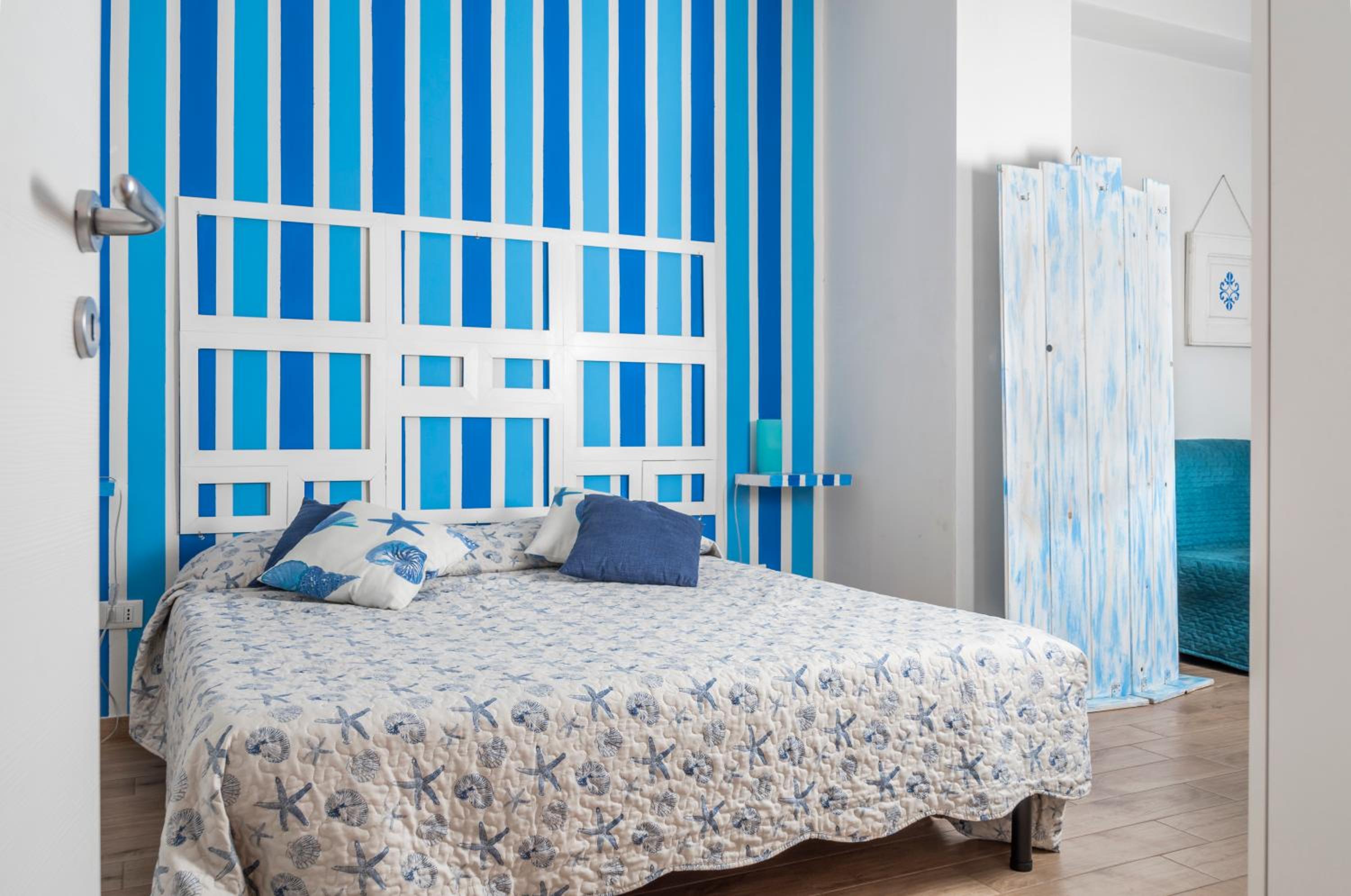 Quadruple Room with Private Bathroom photo 1