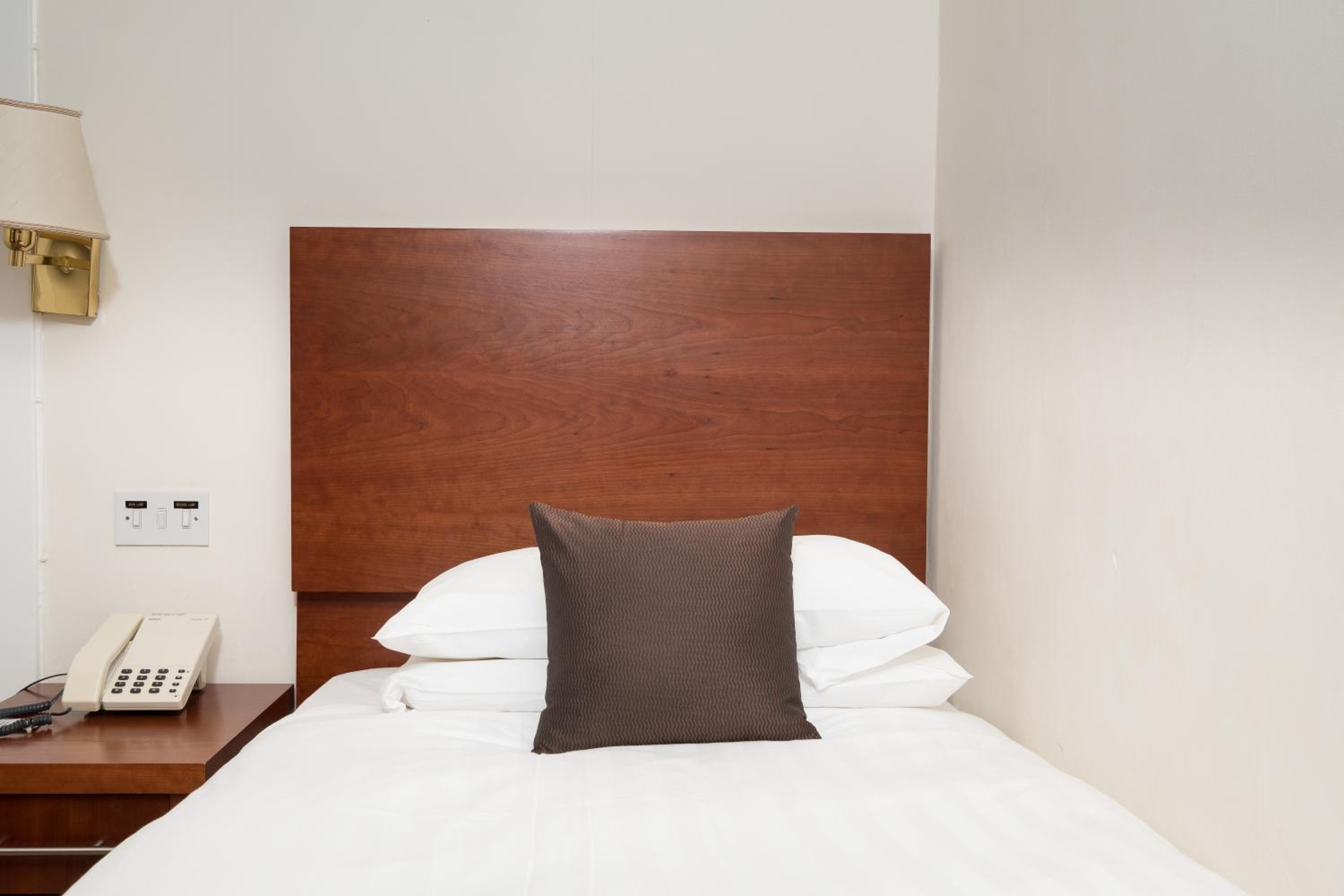 Small Standard Single Room with Walk-In Shower - Non-Smoking