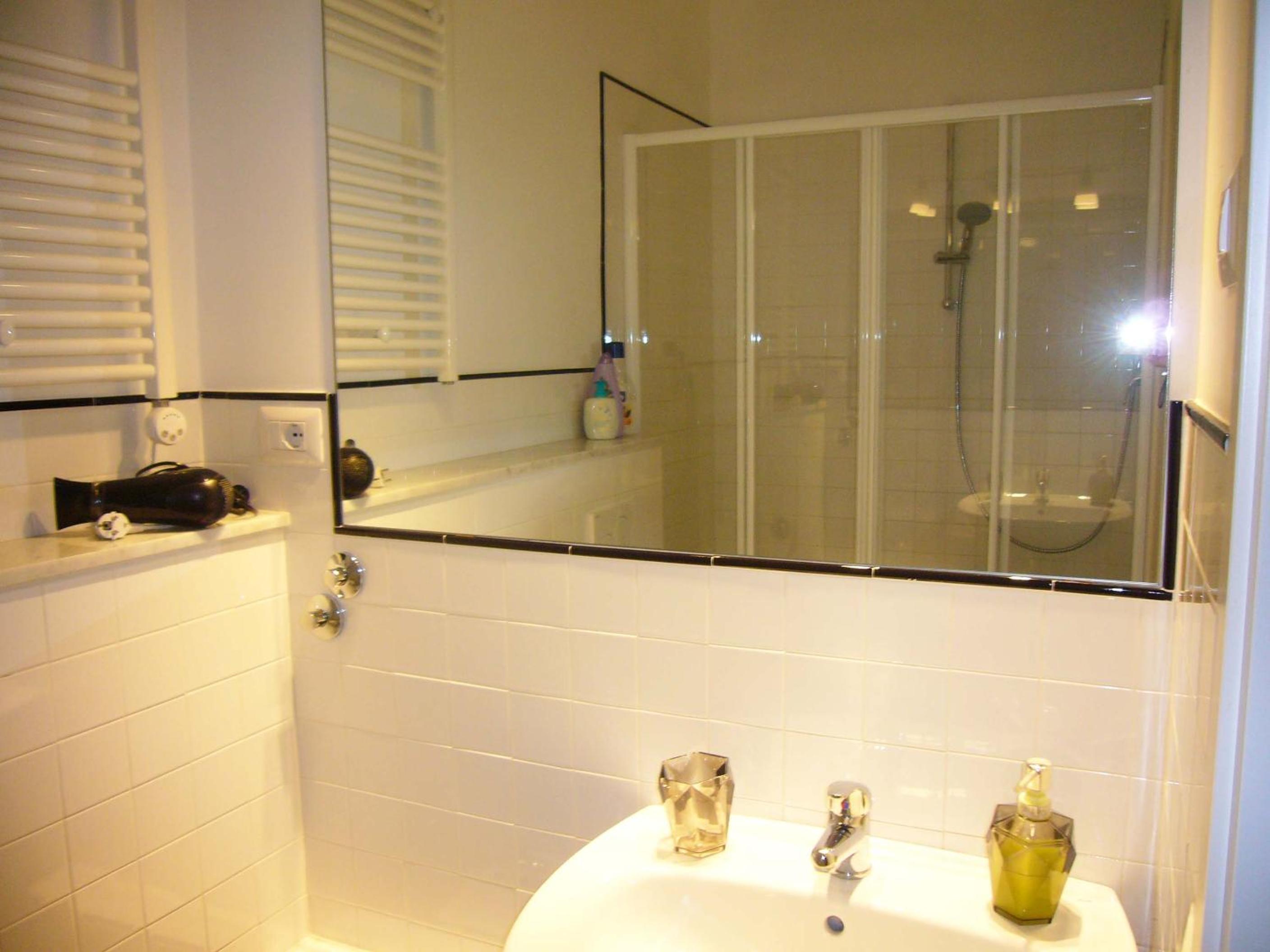 Triple Room with Private Bathroom - Photo 2