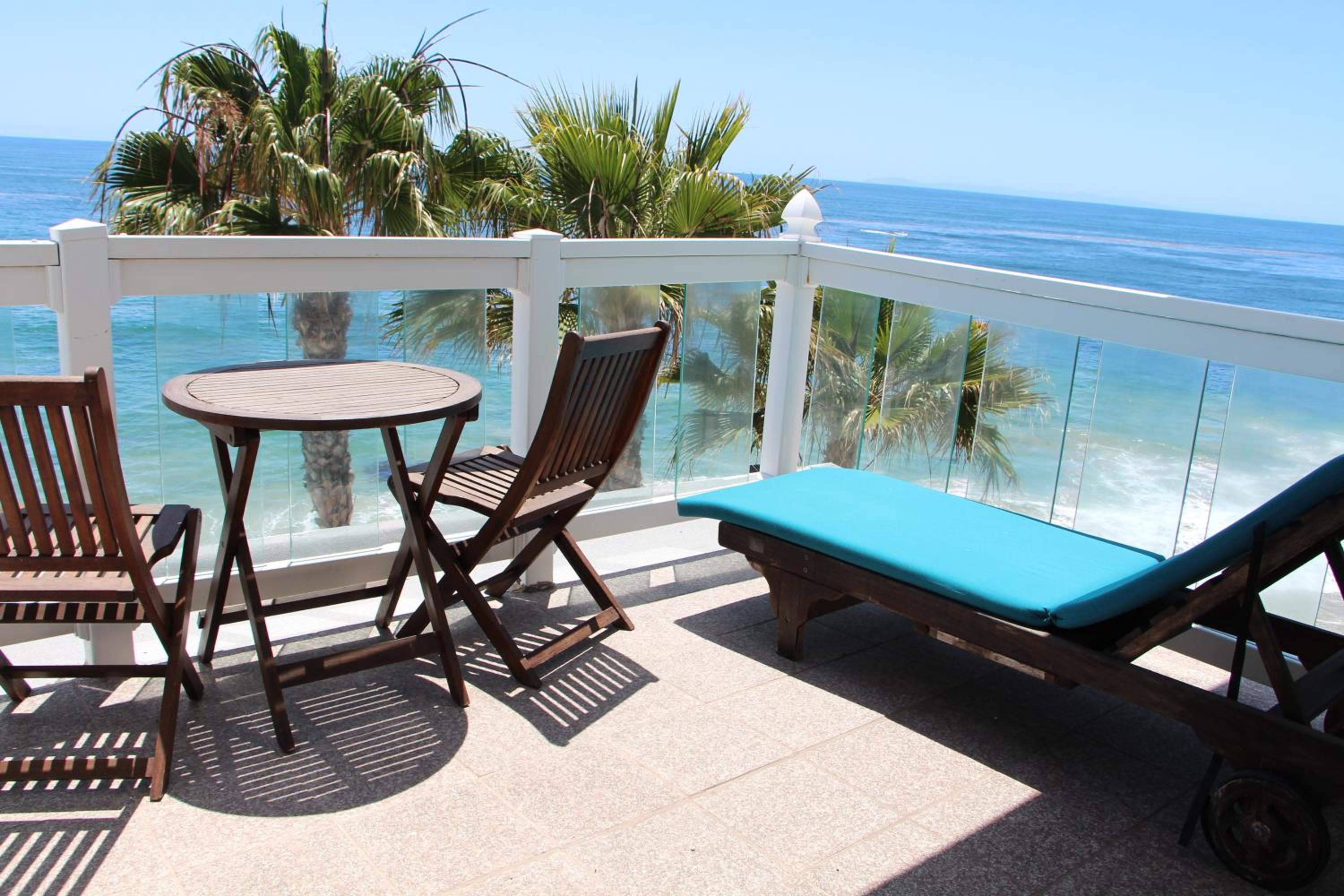 Junior Suite - Ocean Front - Photo 2