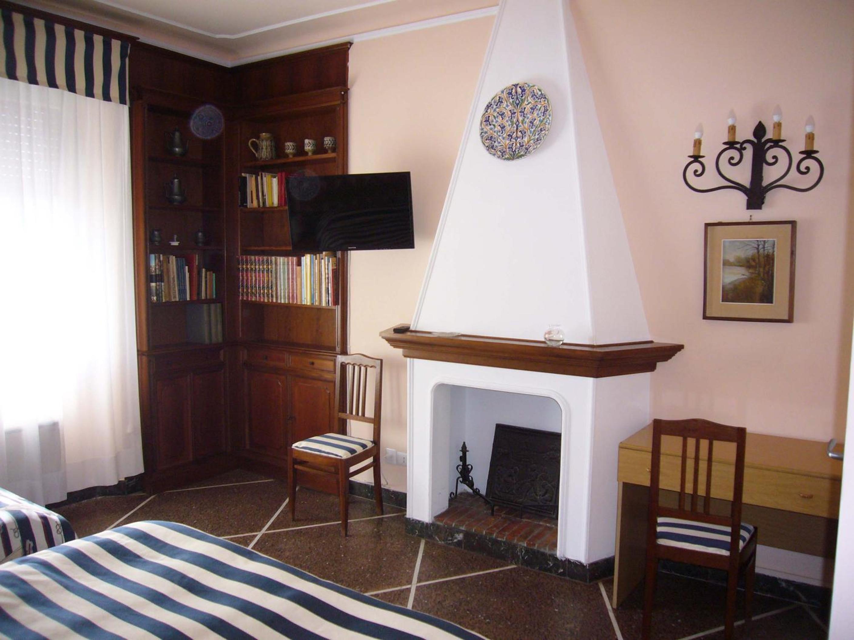 Triple Room with Private Bathroom - Photo 4