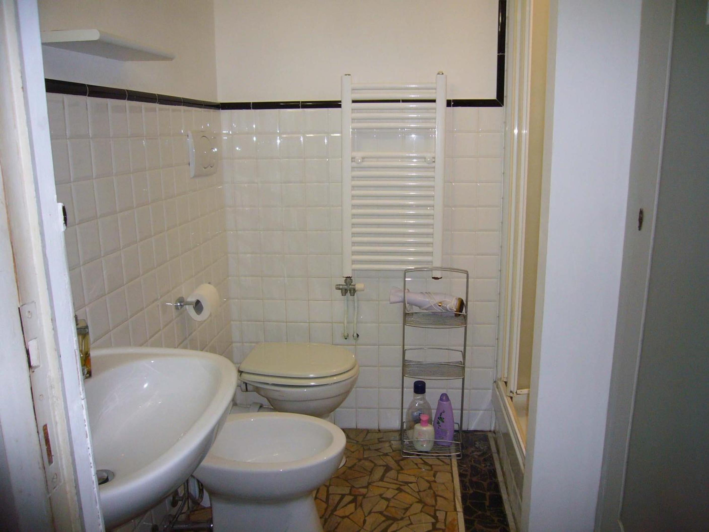 Double or Twin Room with Private External Bathroom - Photo 5