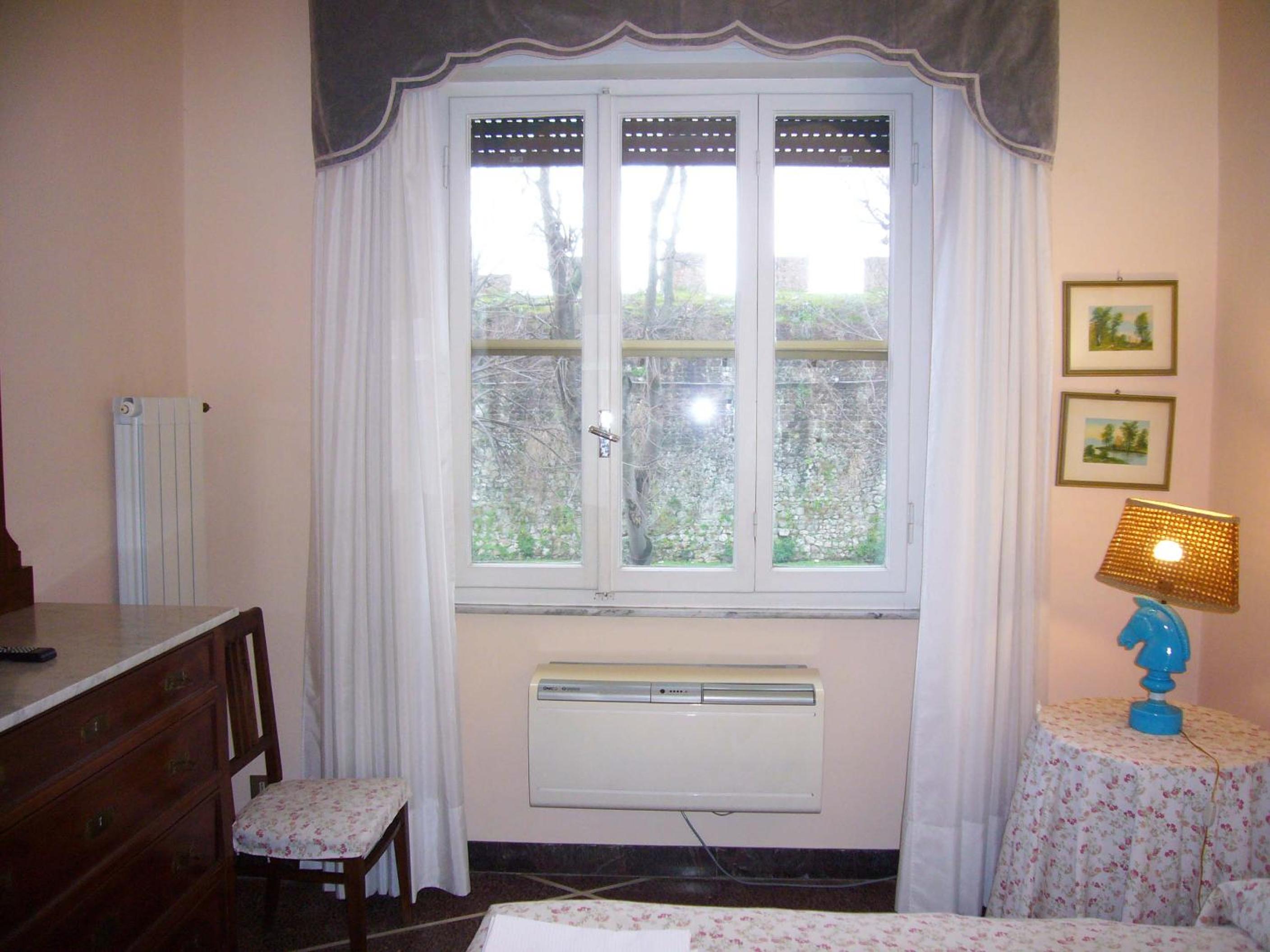 Double or Twin Room with Private External Bathroom - Photo 2