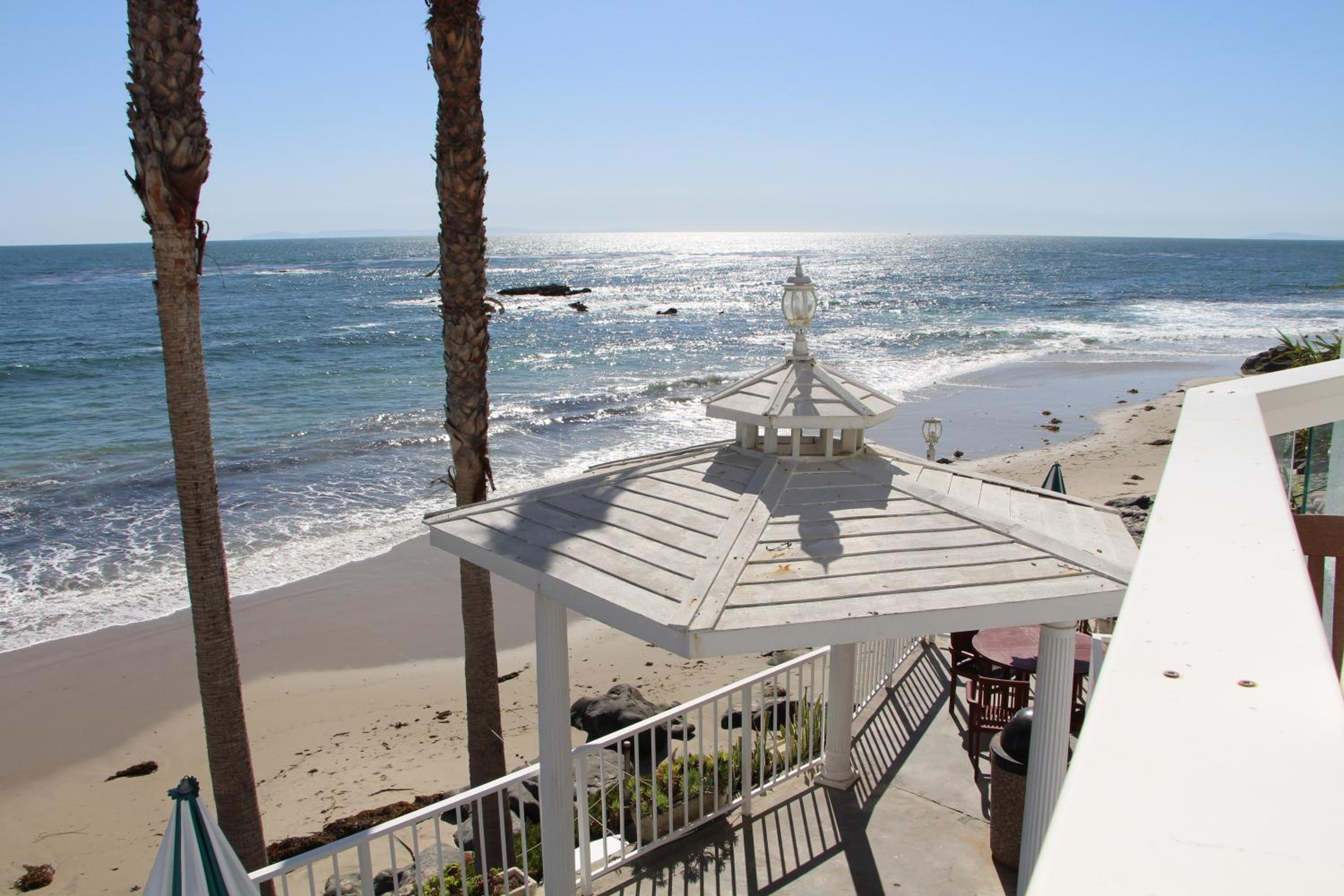 KIng Room with Fireplace - Ocean Front - Photo 2