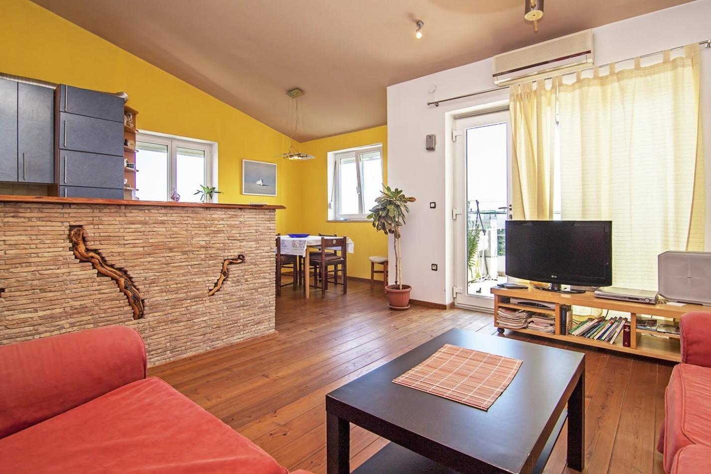 Apartment photo 1