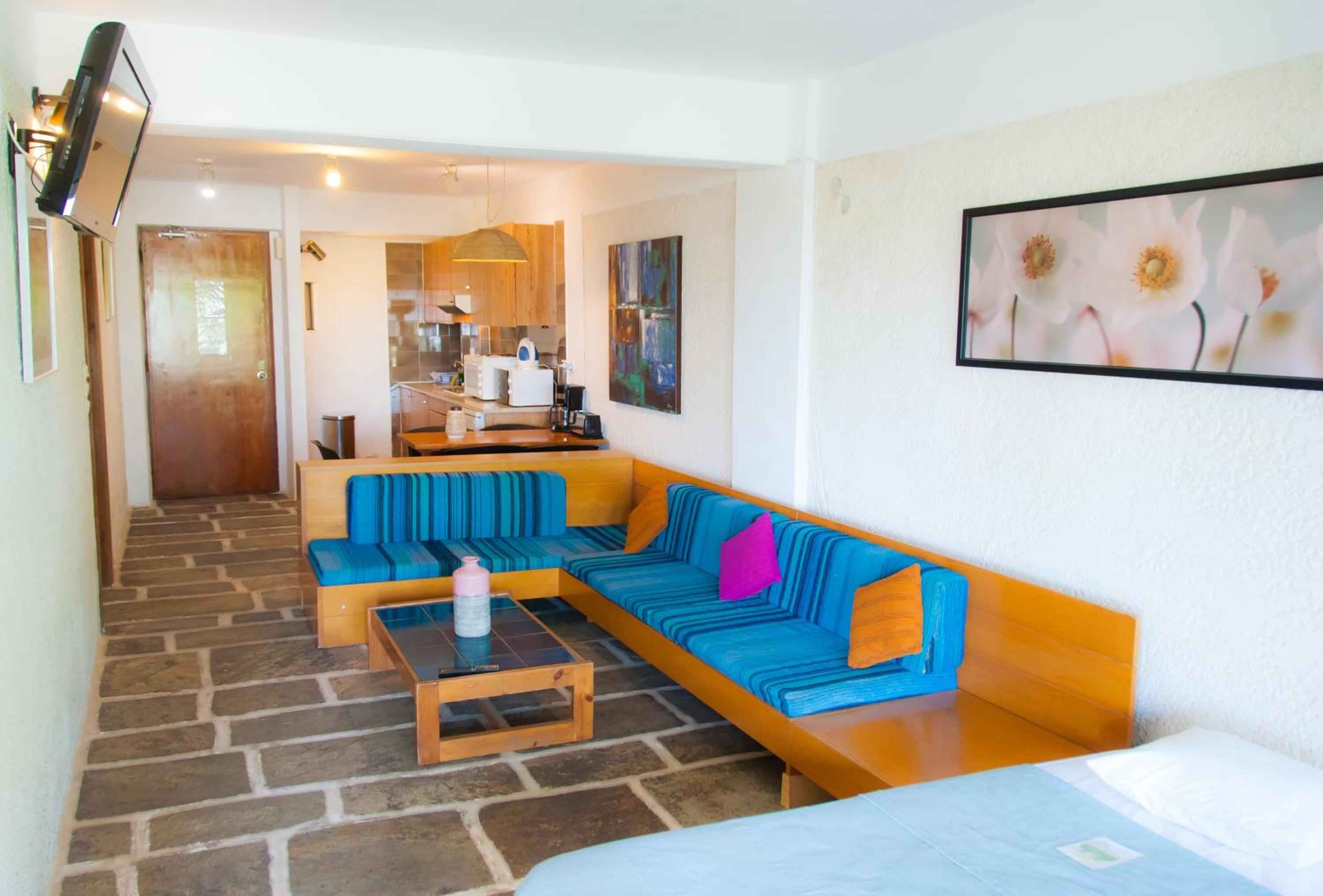 Family Room - Photo 15