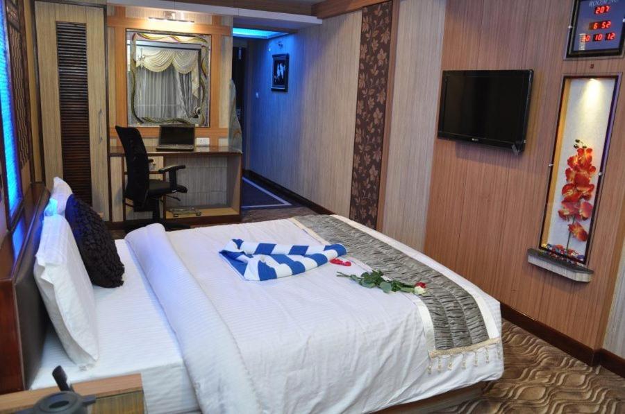Honeymoon Suite - Photo 5