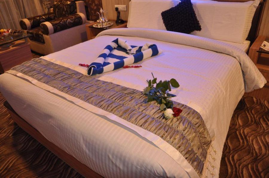 Honeymoon Suite - Photo 6