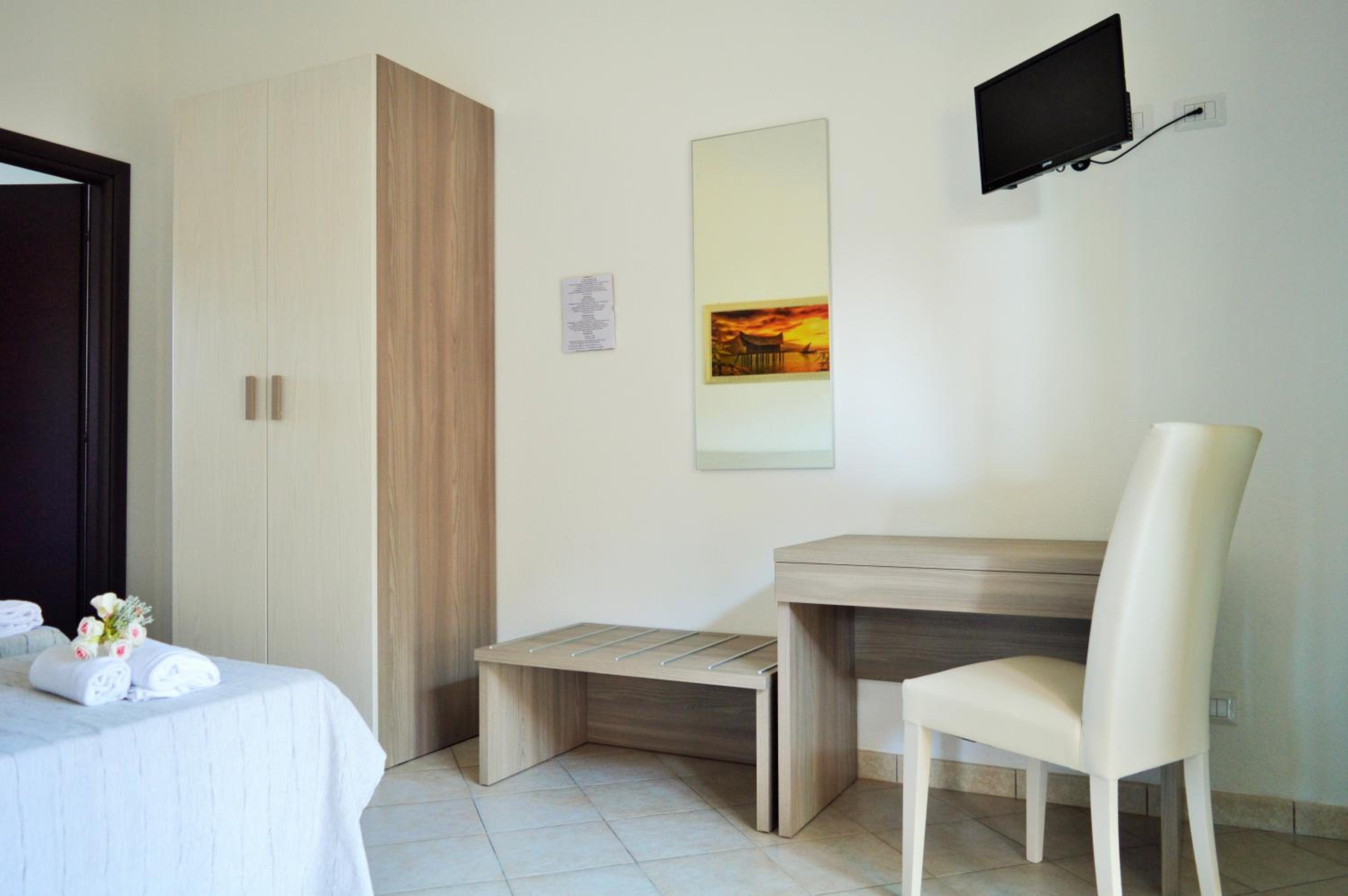 Deluxe Room - Photo 17