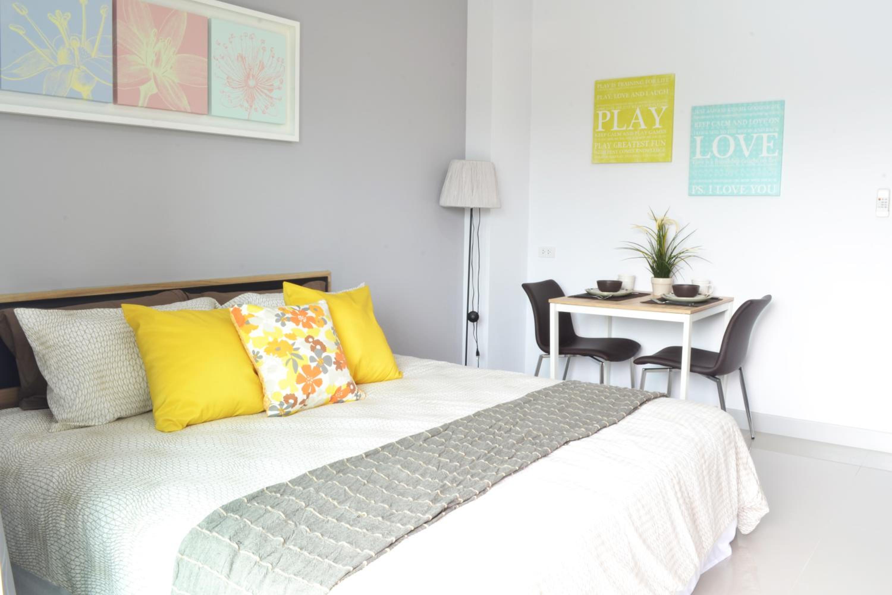 You Drive We Pay - Deluxe Double Room
