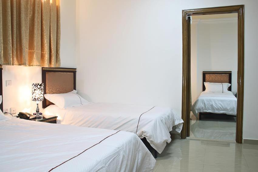 Connecting Two Triple Room photo 2