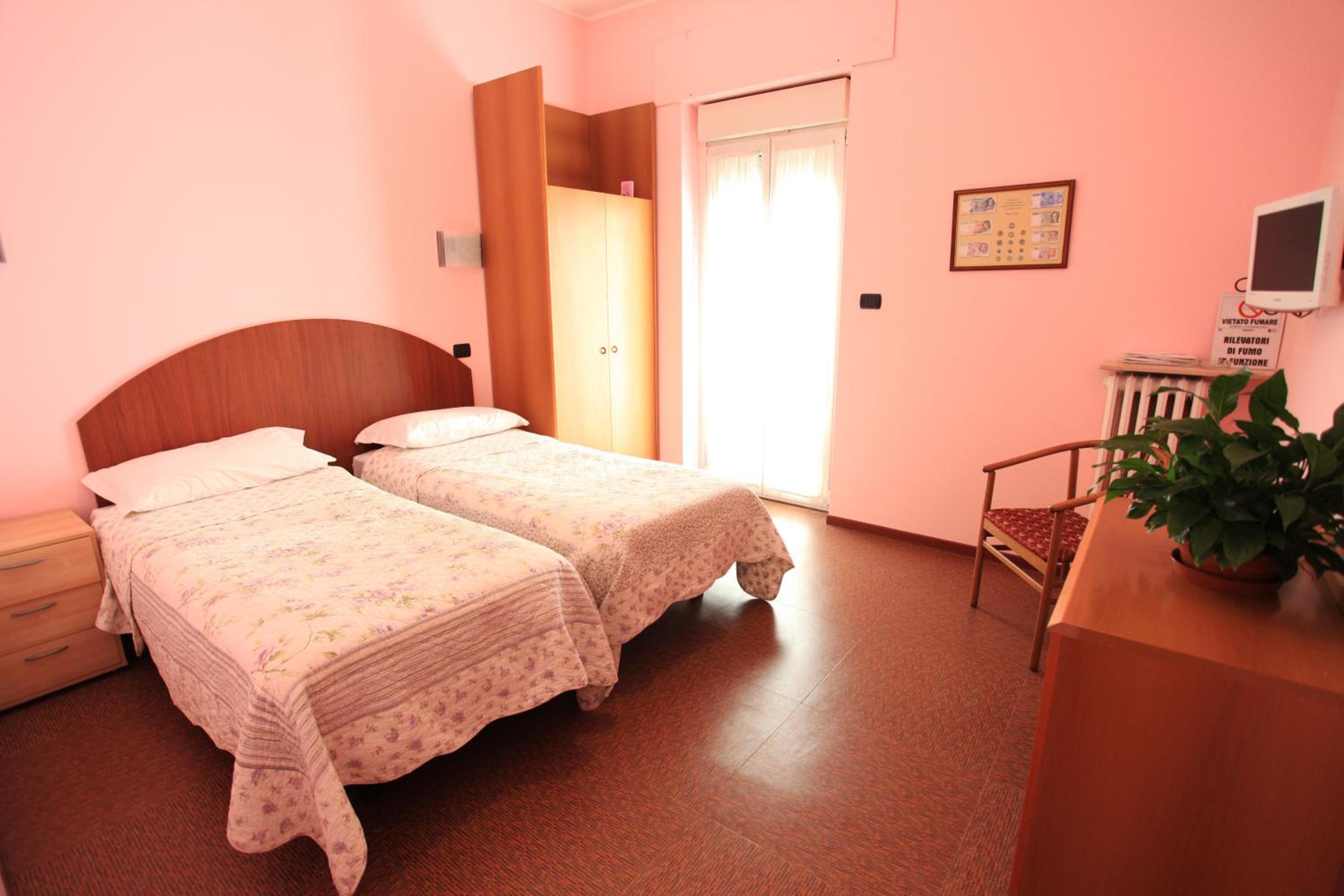 Double or Twin Room photo 3