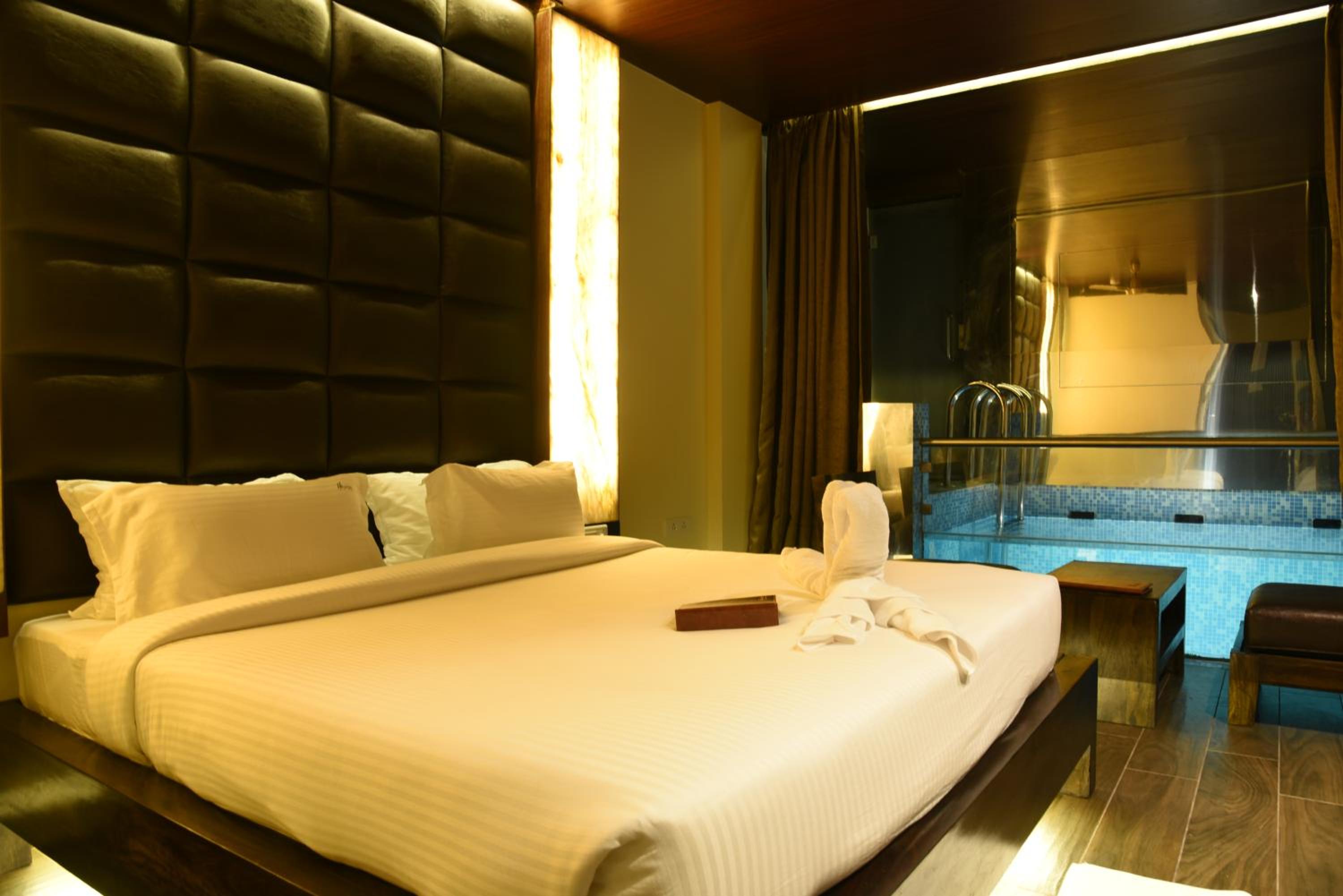 Deluxe ROOM WITH PRIVATE POOL (10% off on session of Spa  + Enjoy Happy Hours + Enjoy Happy Hours + 20% off on Food & Beverage services) photo 1