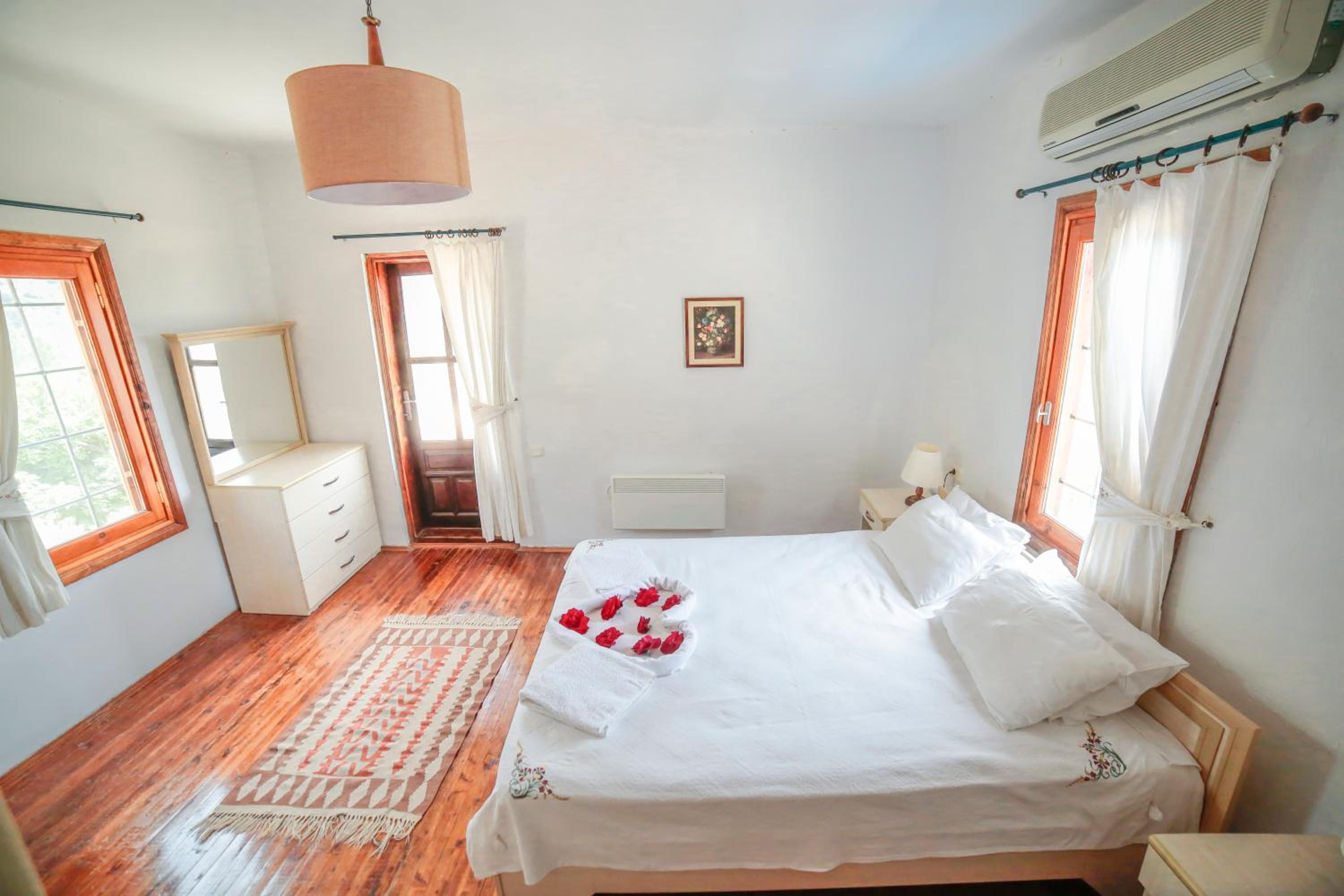 Three-Bedroom Villa photo 1