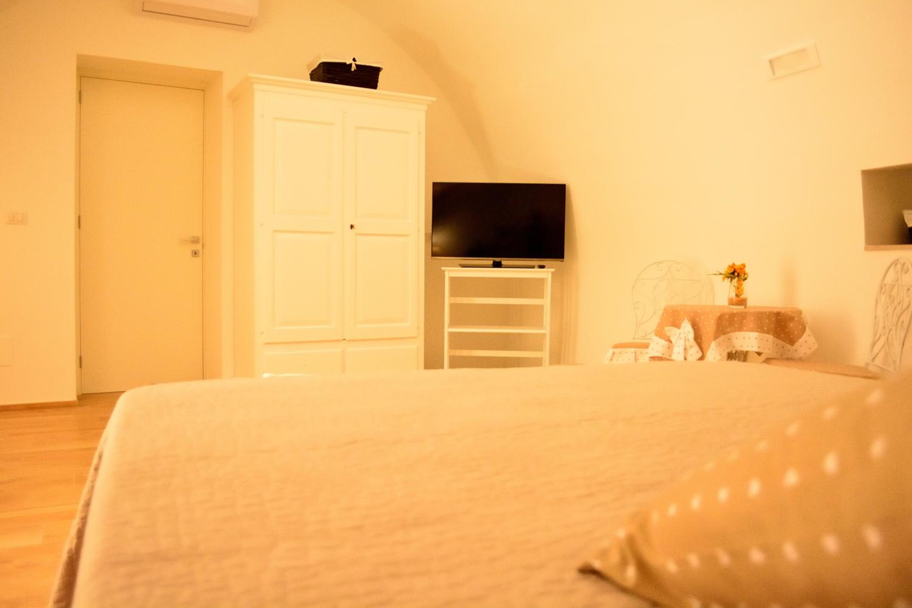 Apartment photo 2