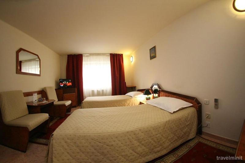 Twin Room - Photo 1