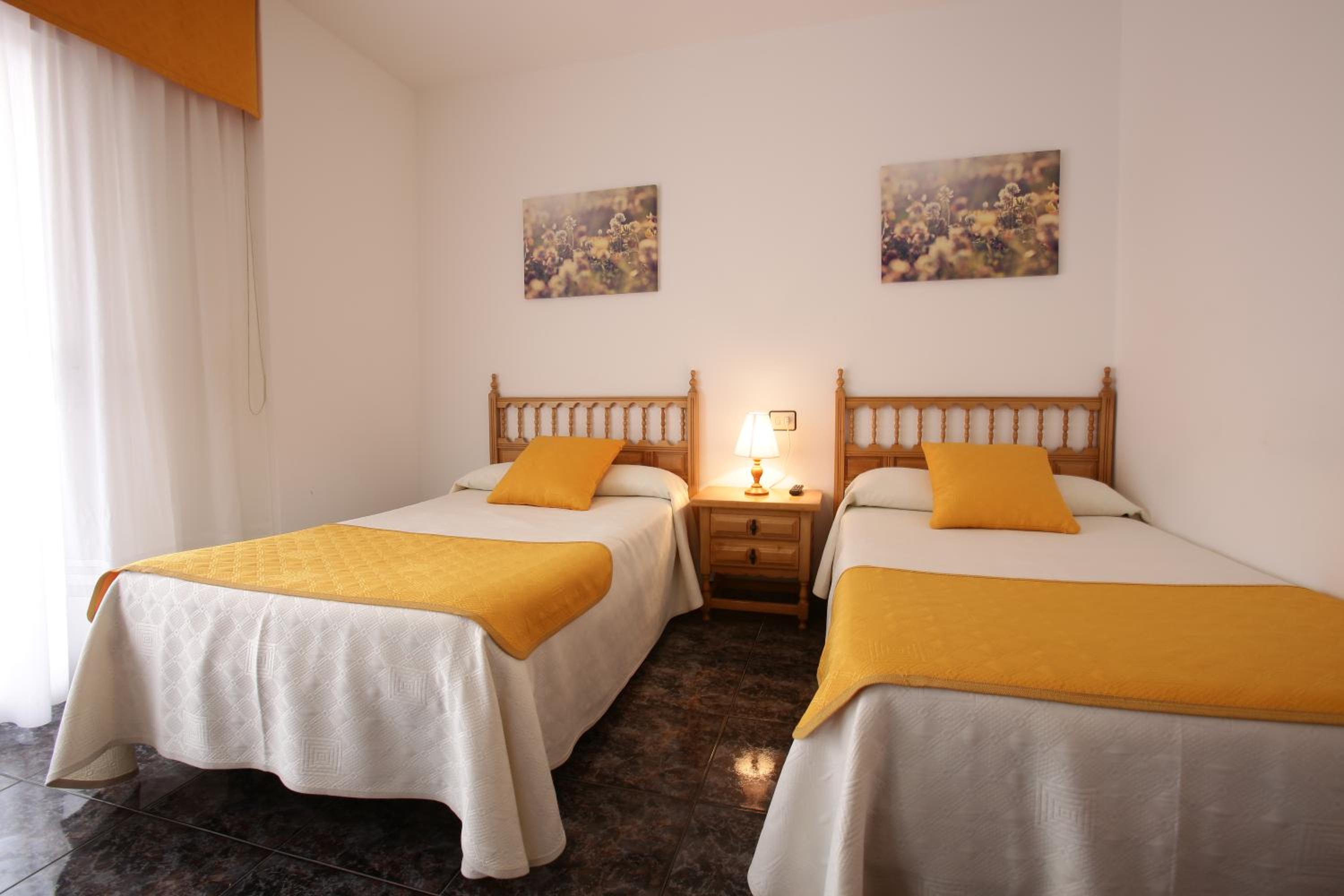 Twin Room with Terrace photo 2