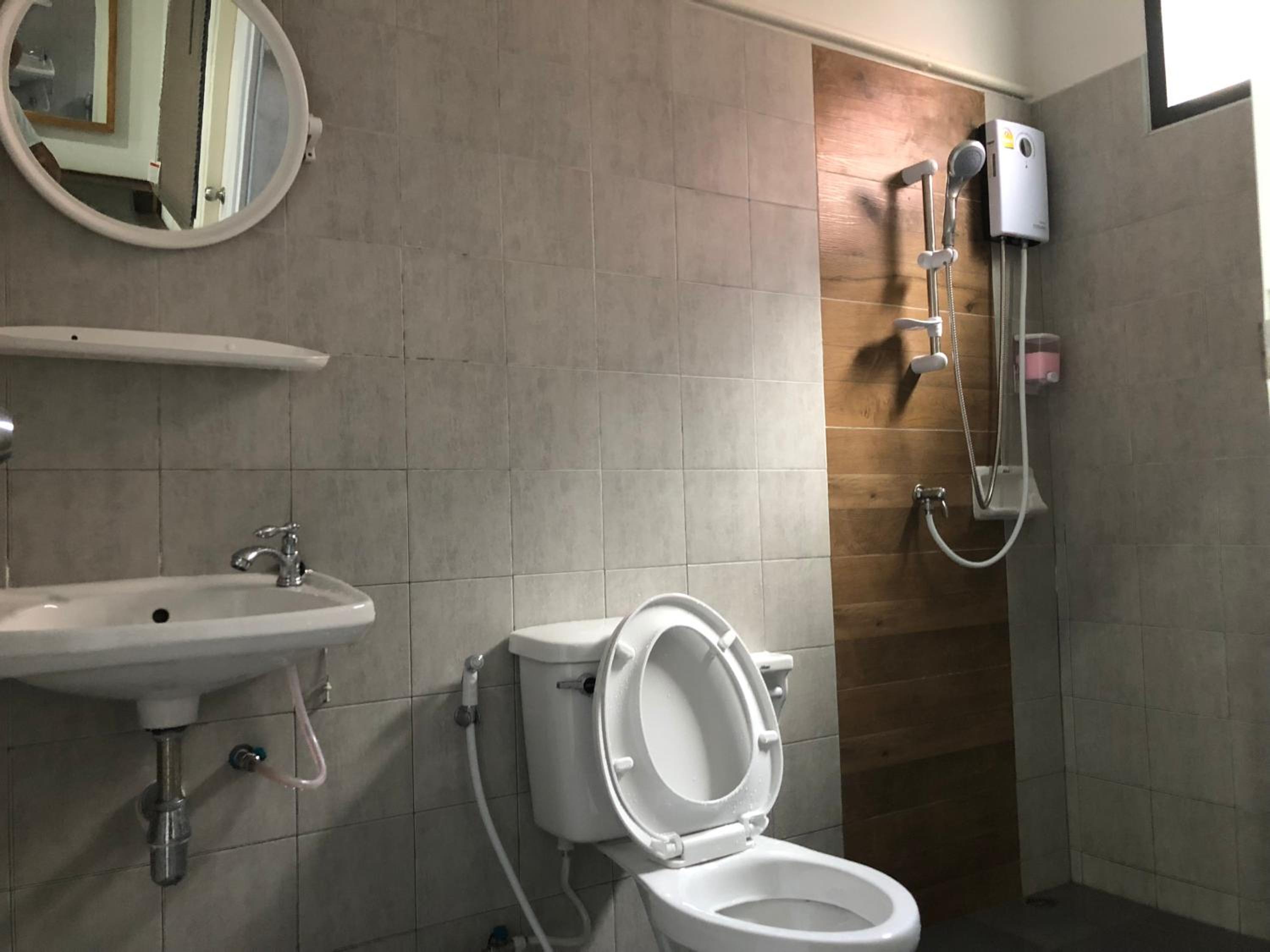 Budget Twin Room - Photo 6