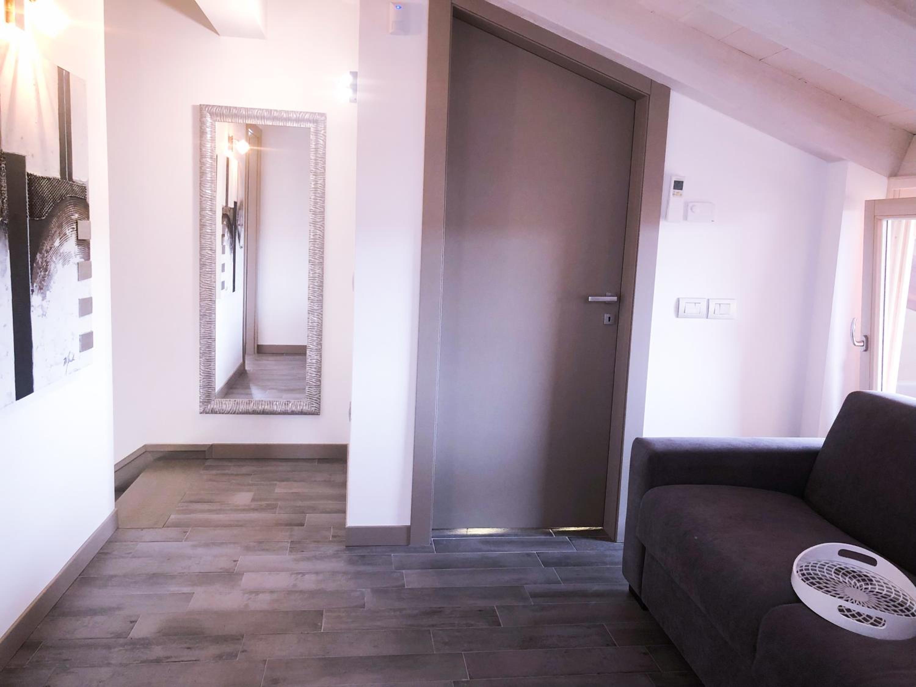 Two Bedroom Apartment with Lake View - Second Floor photo 2